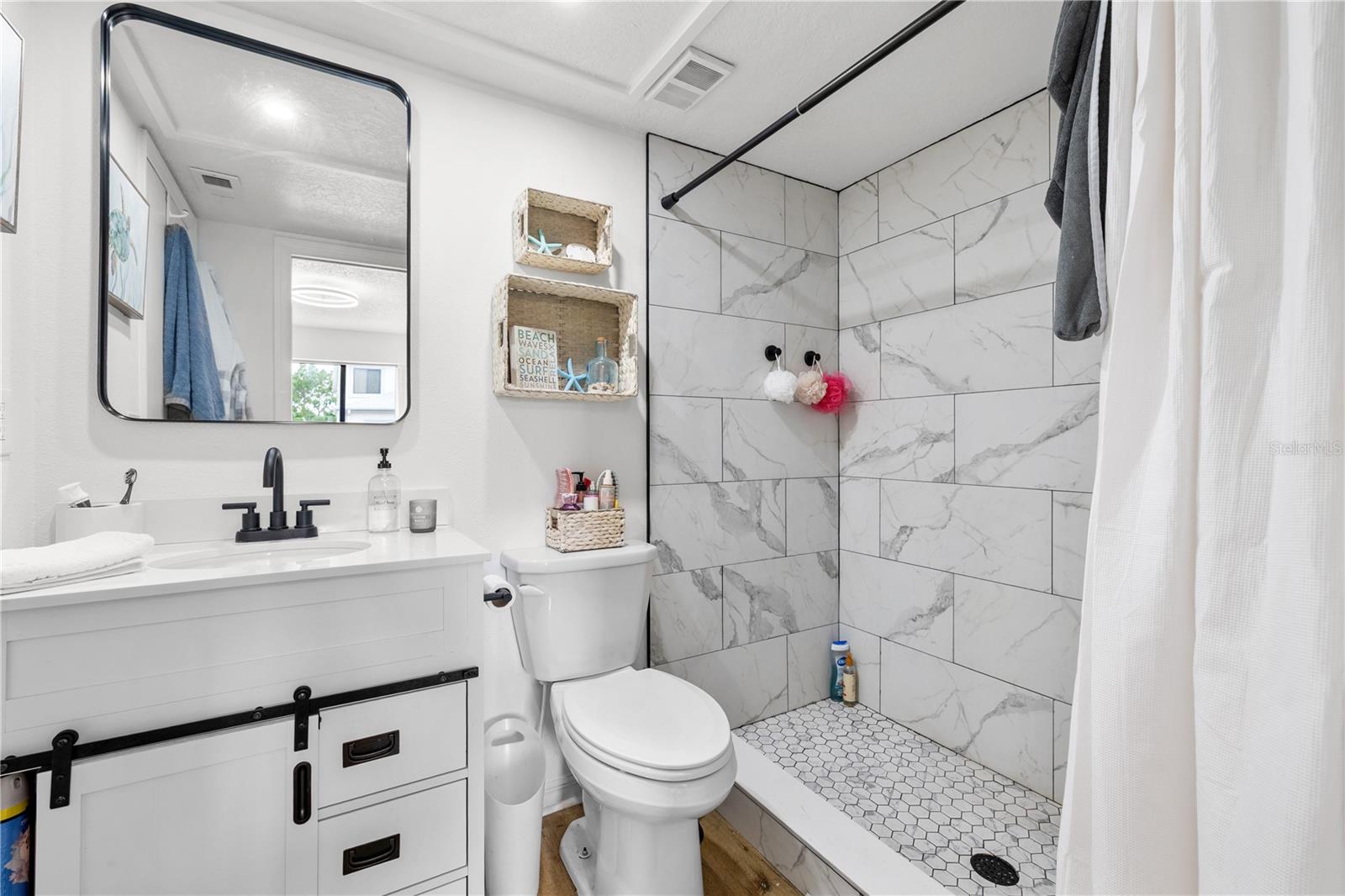 Image 18 of 56 For 9472 Tara Cay Court 2