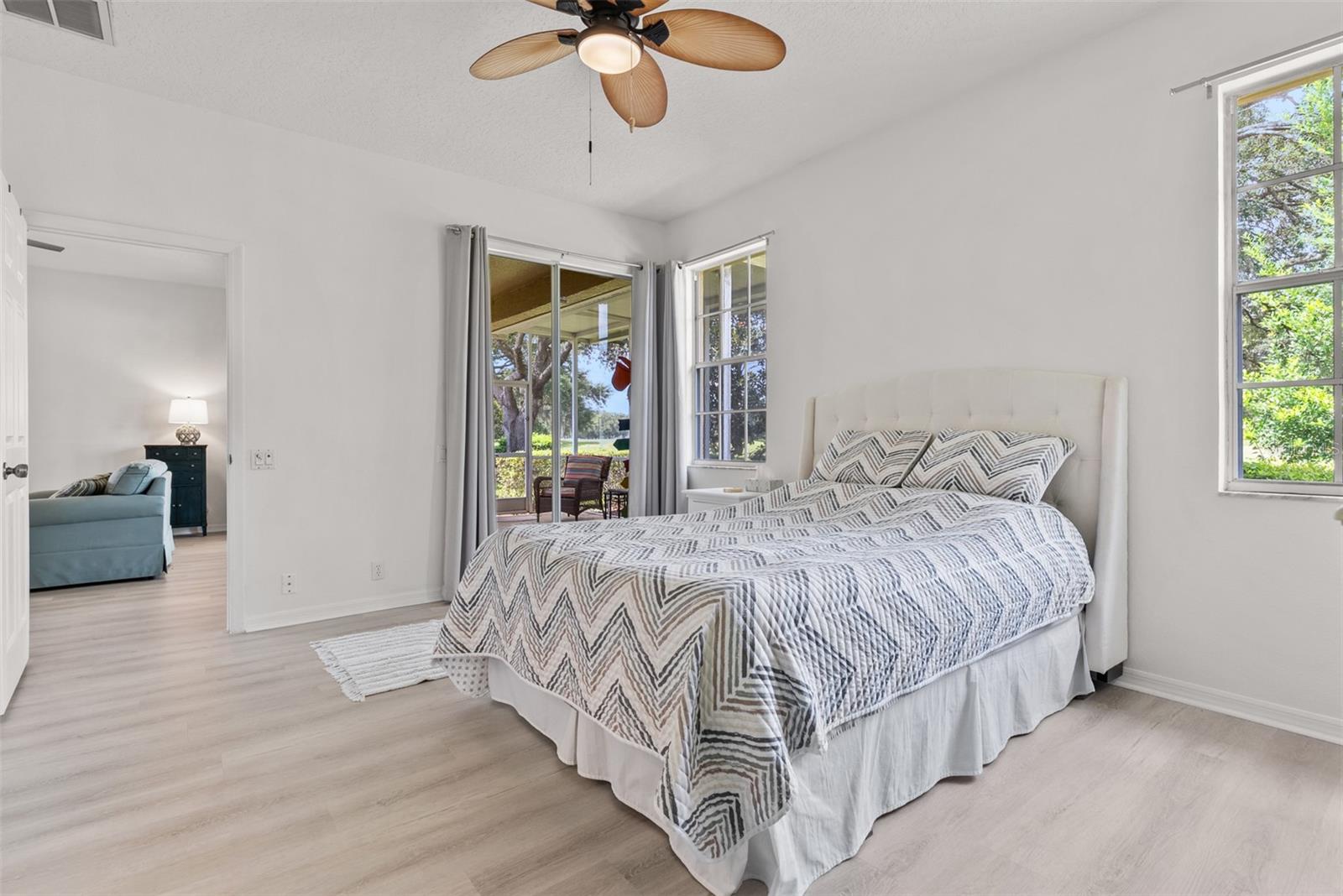 Listing photo id 13 for 4500 Golf Club Lane