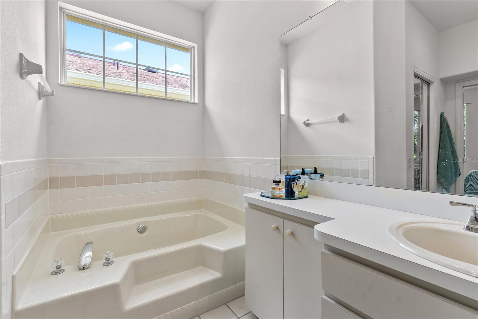 Listing photo id 15 for 4500 Golf Club Lane