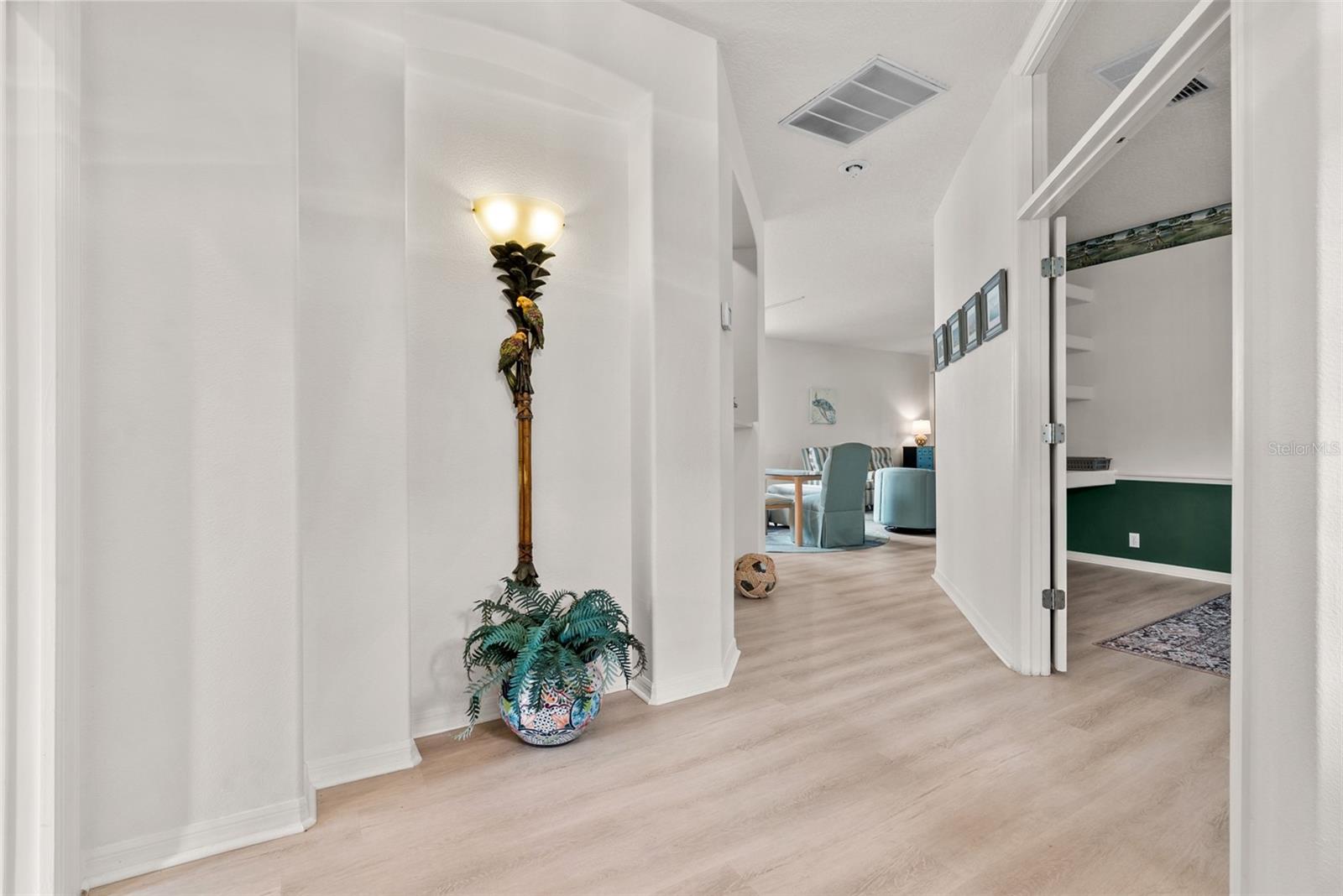 Listing photo id 2 for 4500 Golf Club Lane