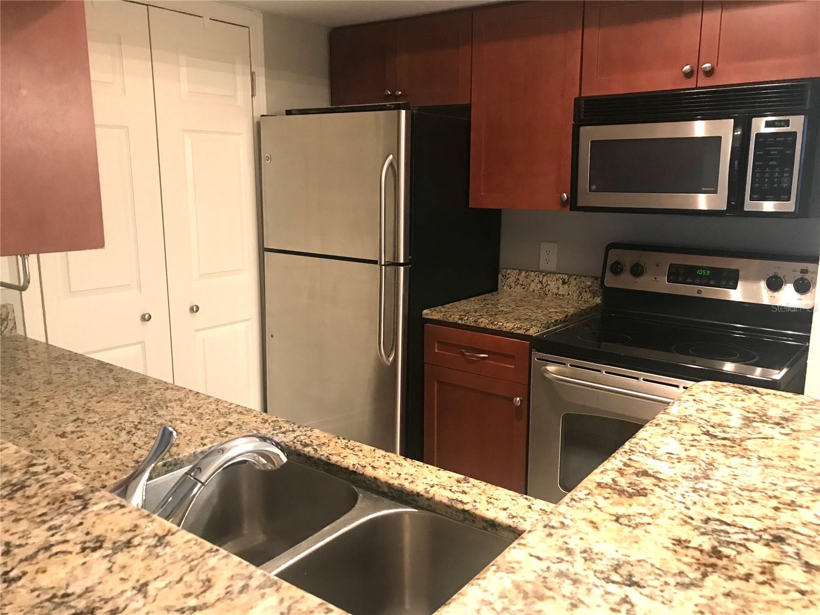 Image 5 of 17 For 10200 Gandy Boulevard N 409