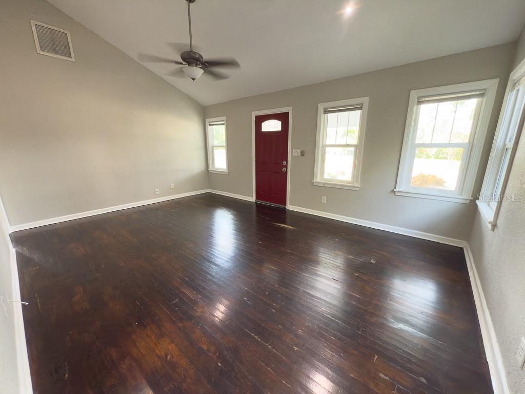 Image 5 of 47 For 2434 9th Avenue N