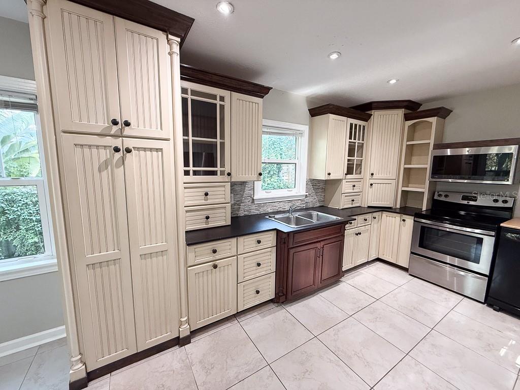 Image 8 of 47 For 2434 9th Avenue N