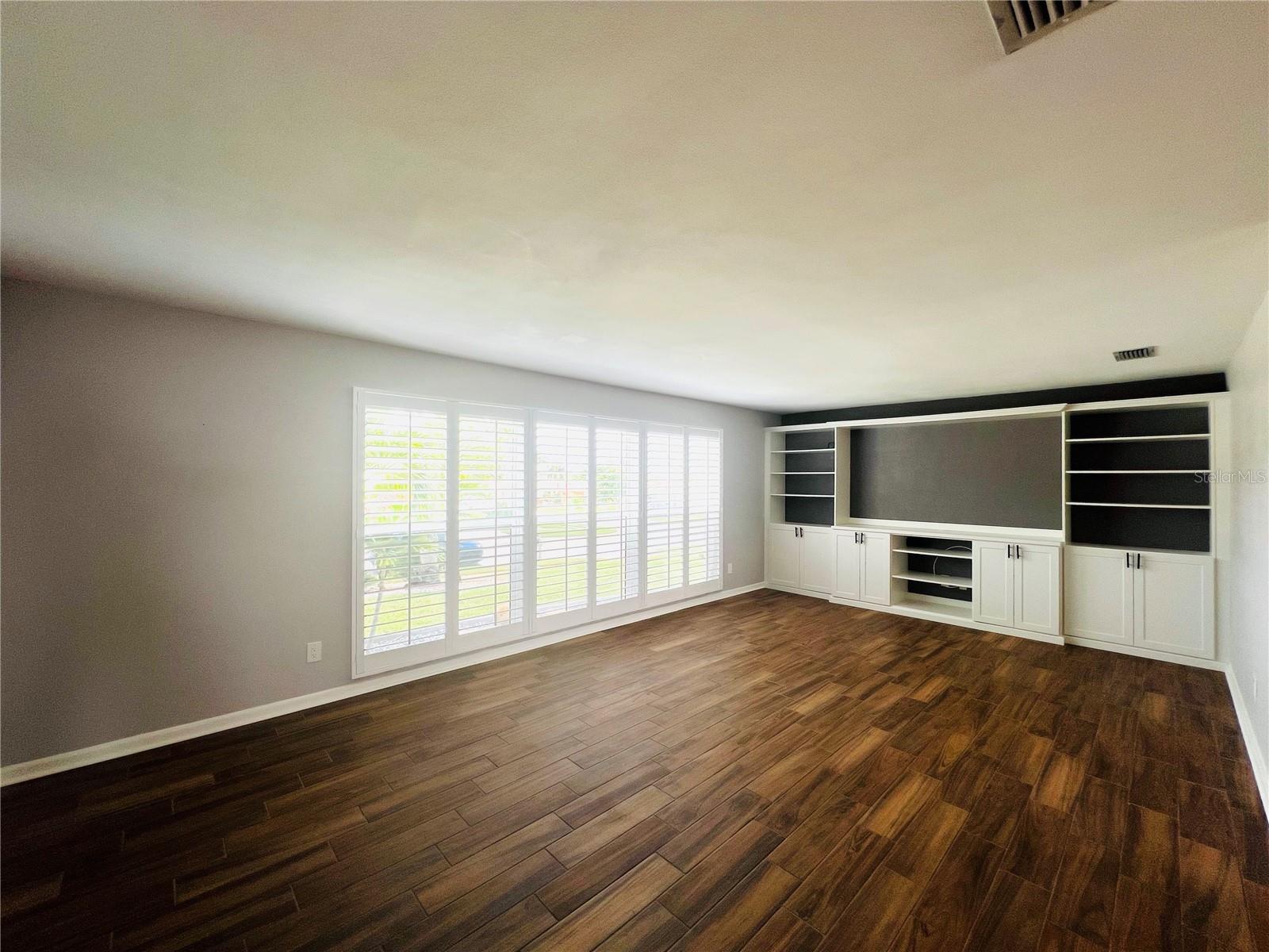 Image 17 of 70 For 14665 Crown Drive