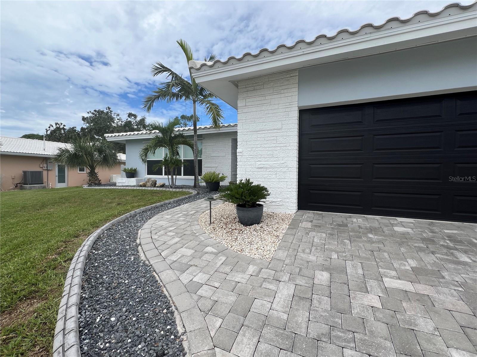 Image 4 of 70 For 14665 Crown Drive