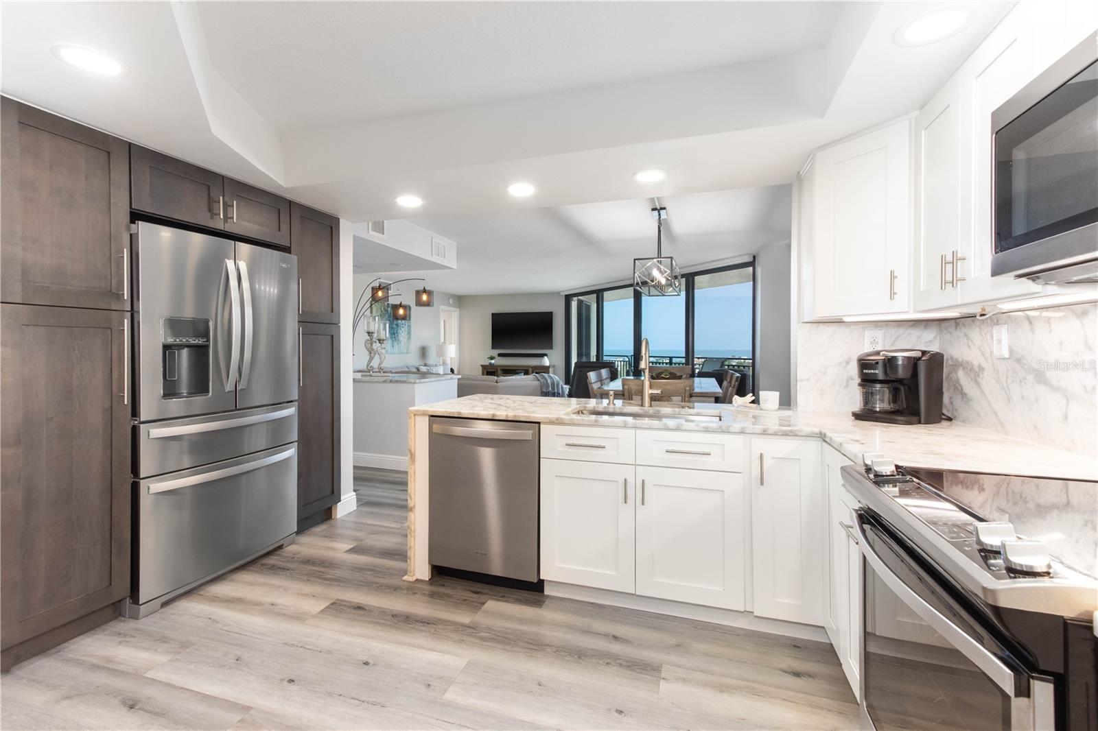 Image 10 of 43 For 690 Island Way 1005