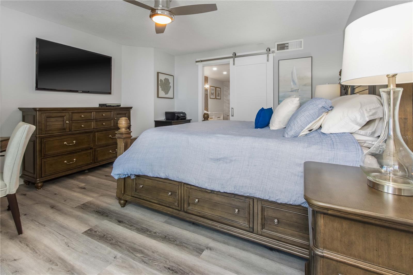 Image 14 of 43 For 690 Island Way 1005