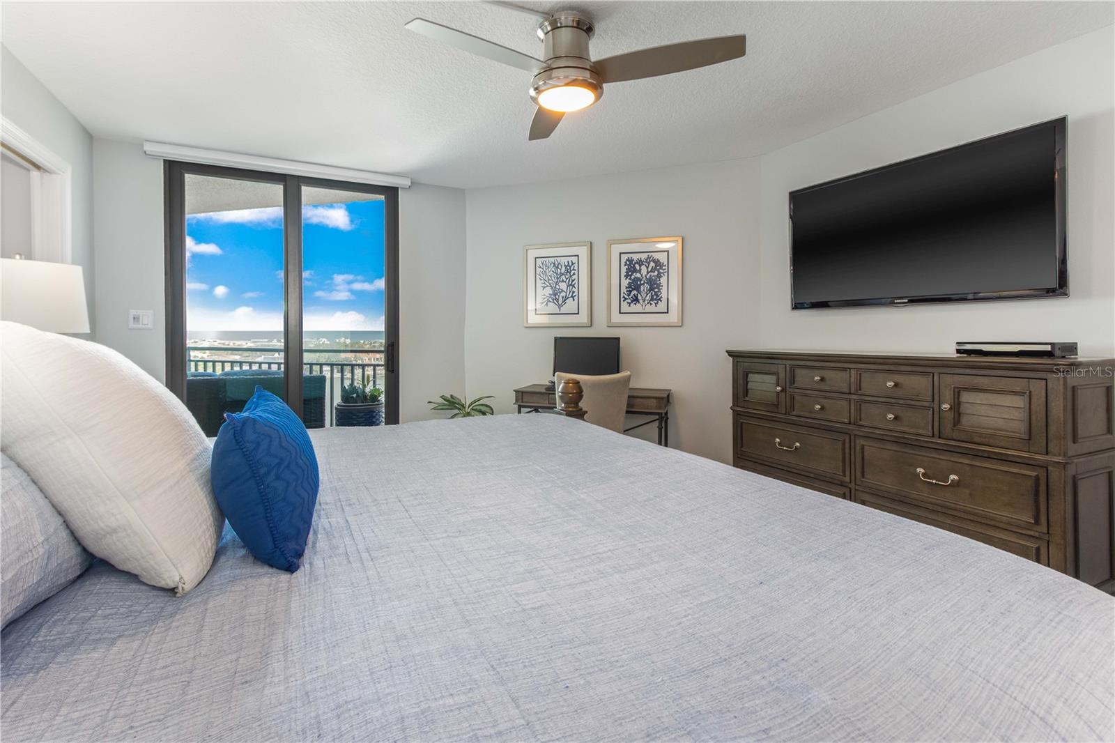 Image 16 of 43 For 690 Island Way 1005
