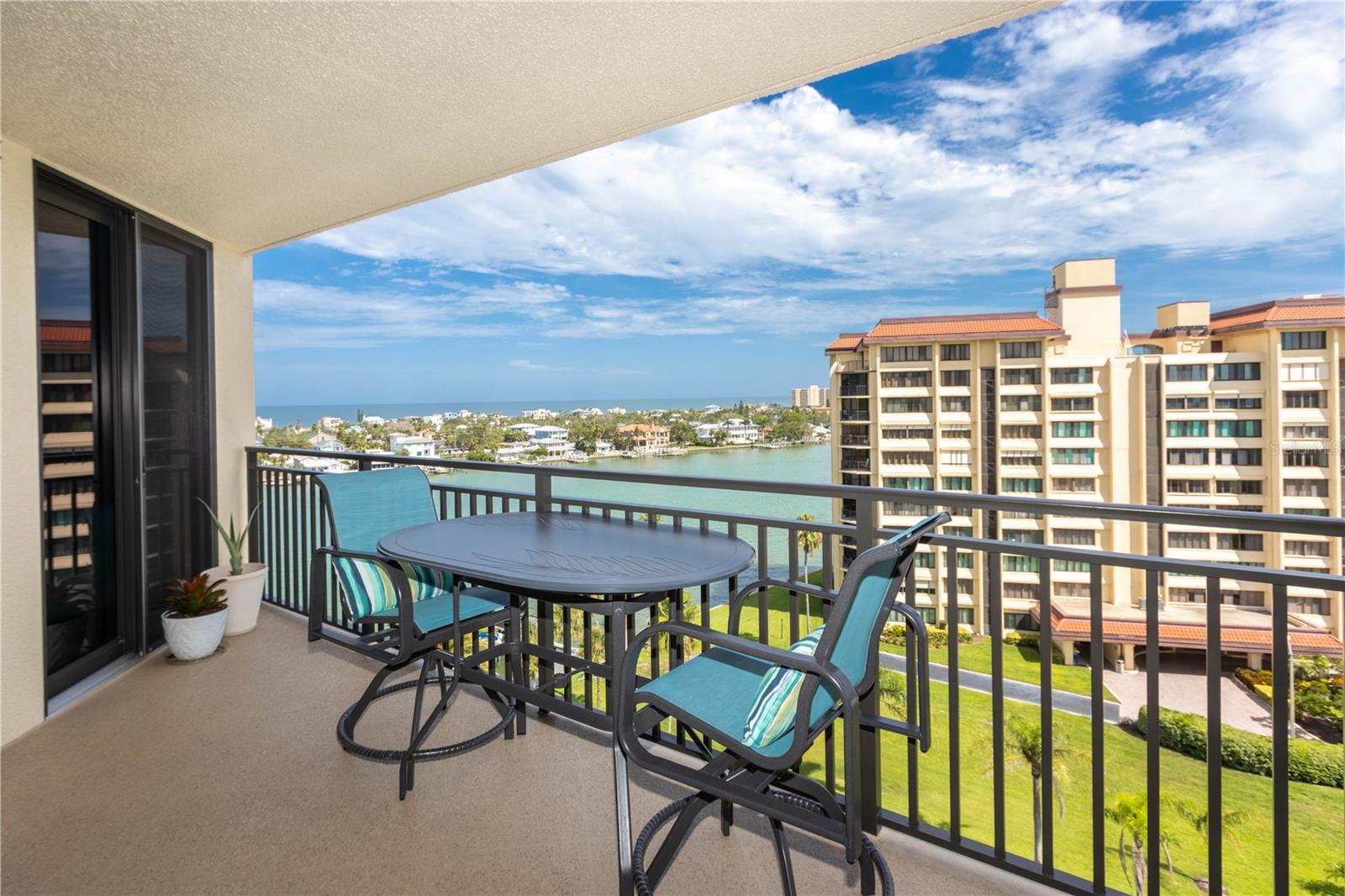 Image 27 of 43 For 690 Island Way 1005