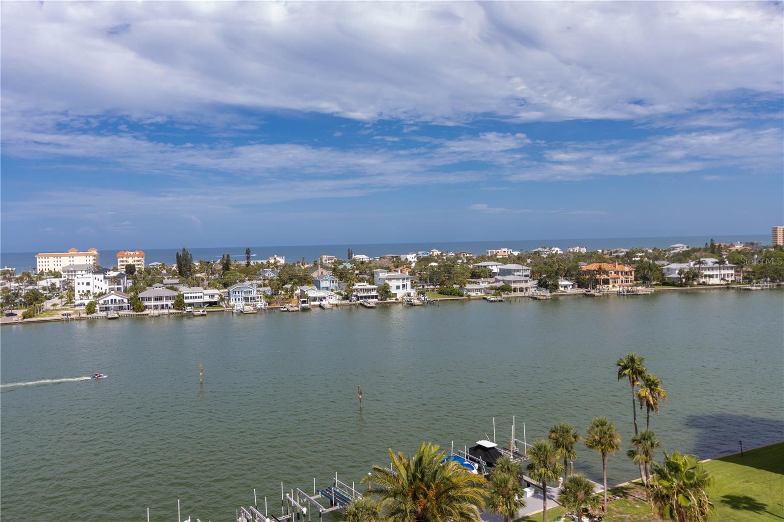 Image 31 of 43 For 690 Island Way 1005