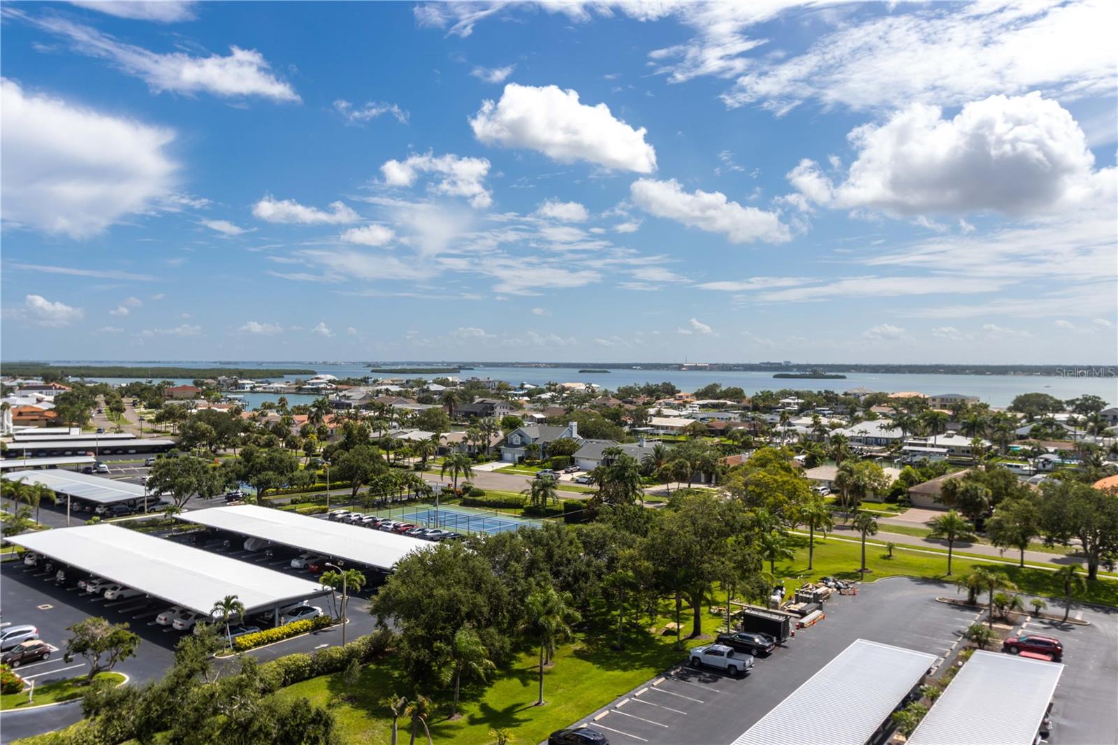 Image 32 of 43 For 690 Island Way 1005