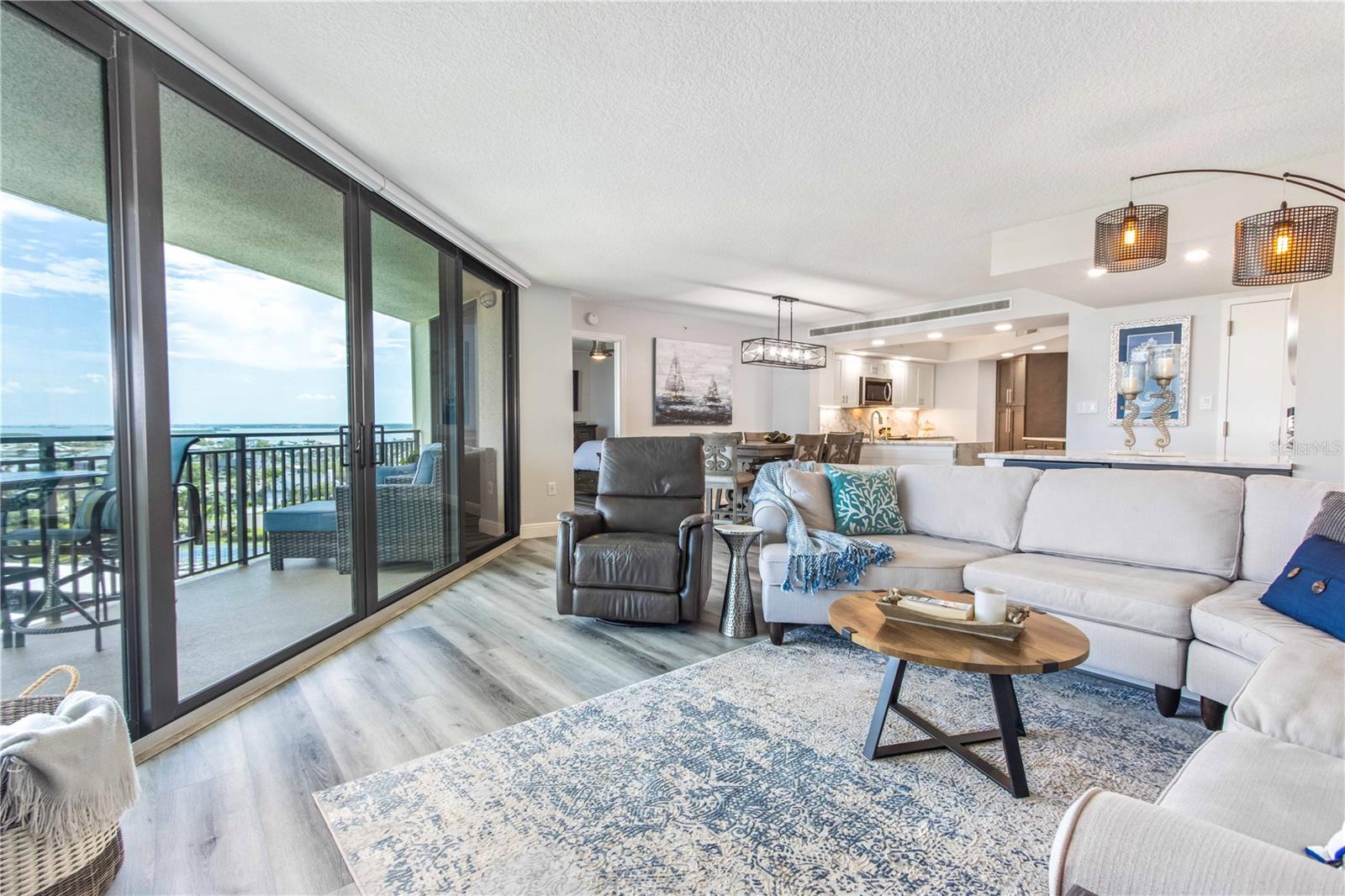 Image 6 of 43 For 690 Island Way 1005