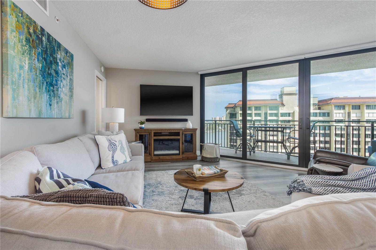 Image 7 of 43 For 690 Island Way 1005