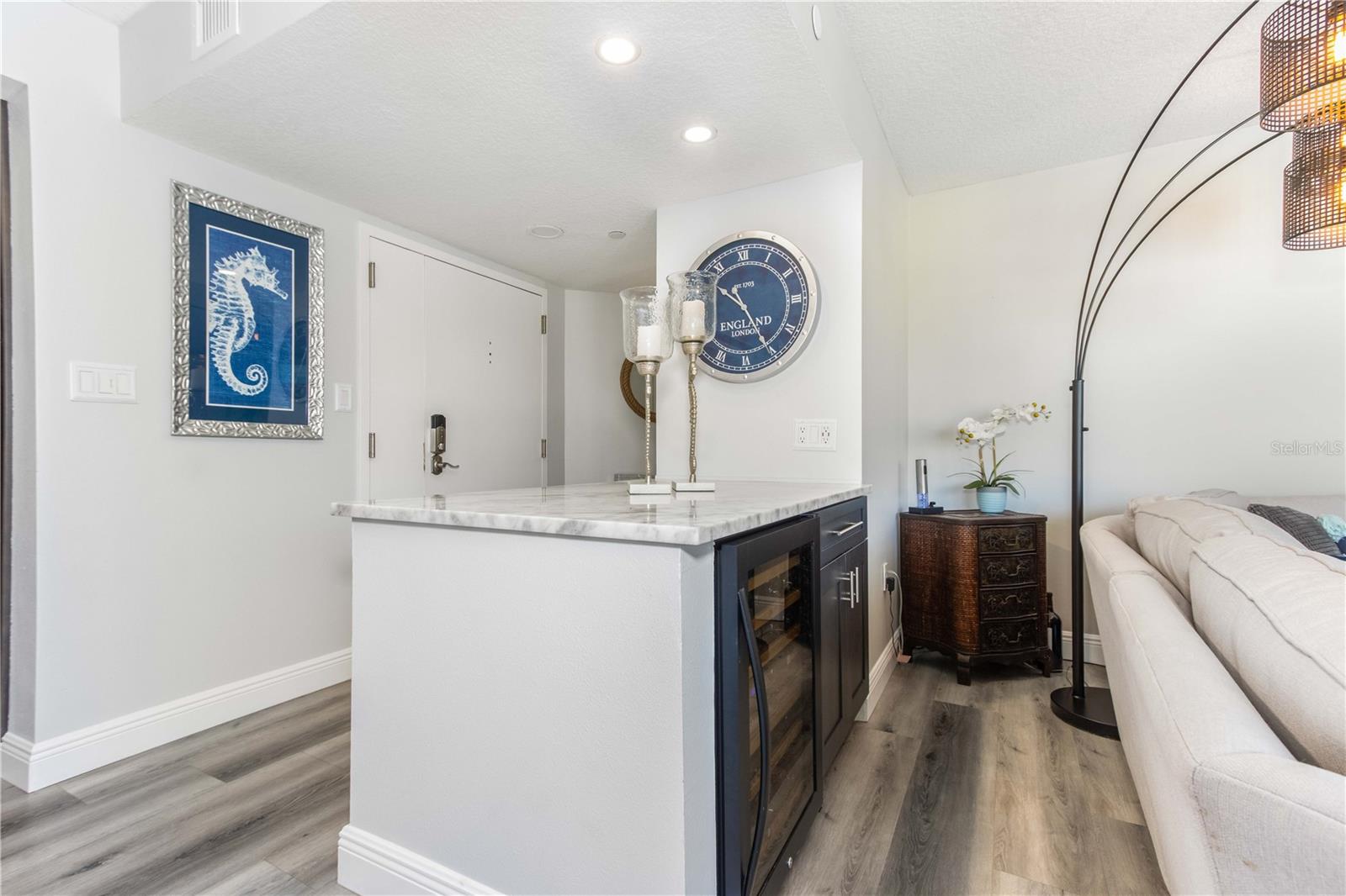 Image 8 of 43 For 690 Island Way 1005