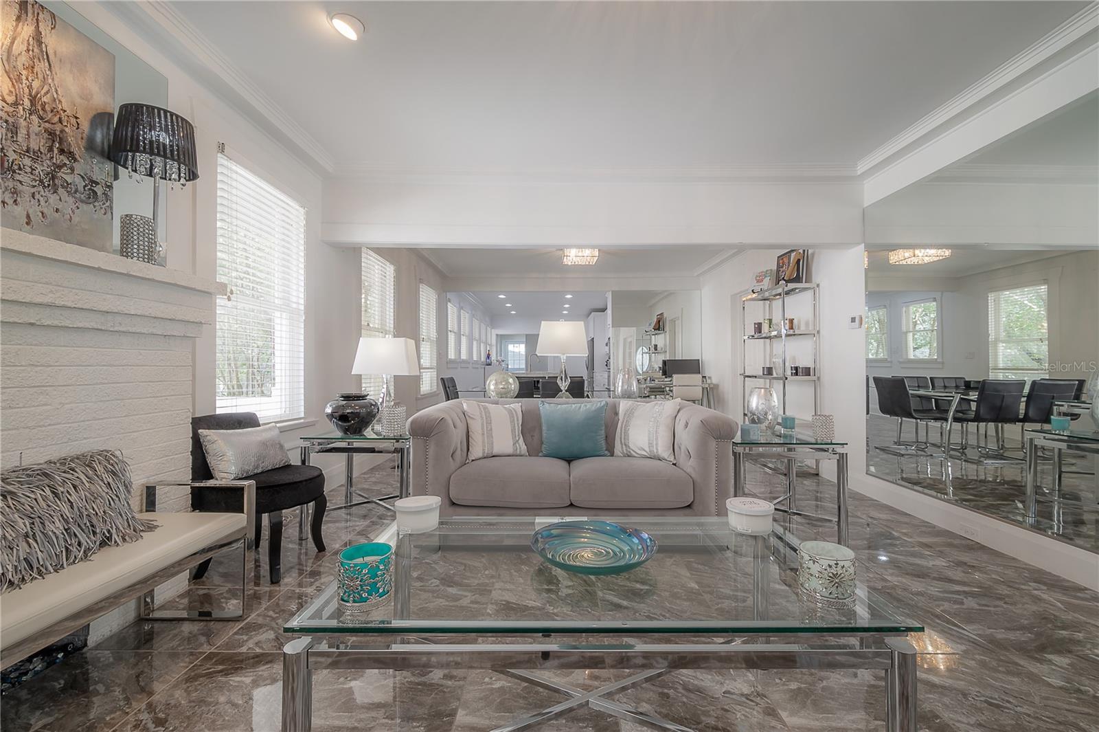 Image 10 of 41 For 2921 El Prado Boulevard