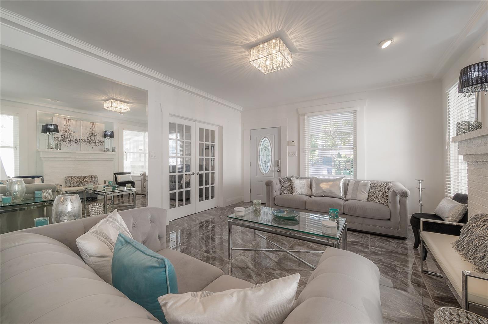 Image 15 of 41 For 2921 El Prado Boulevard