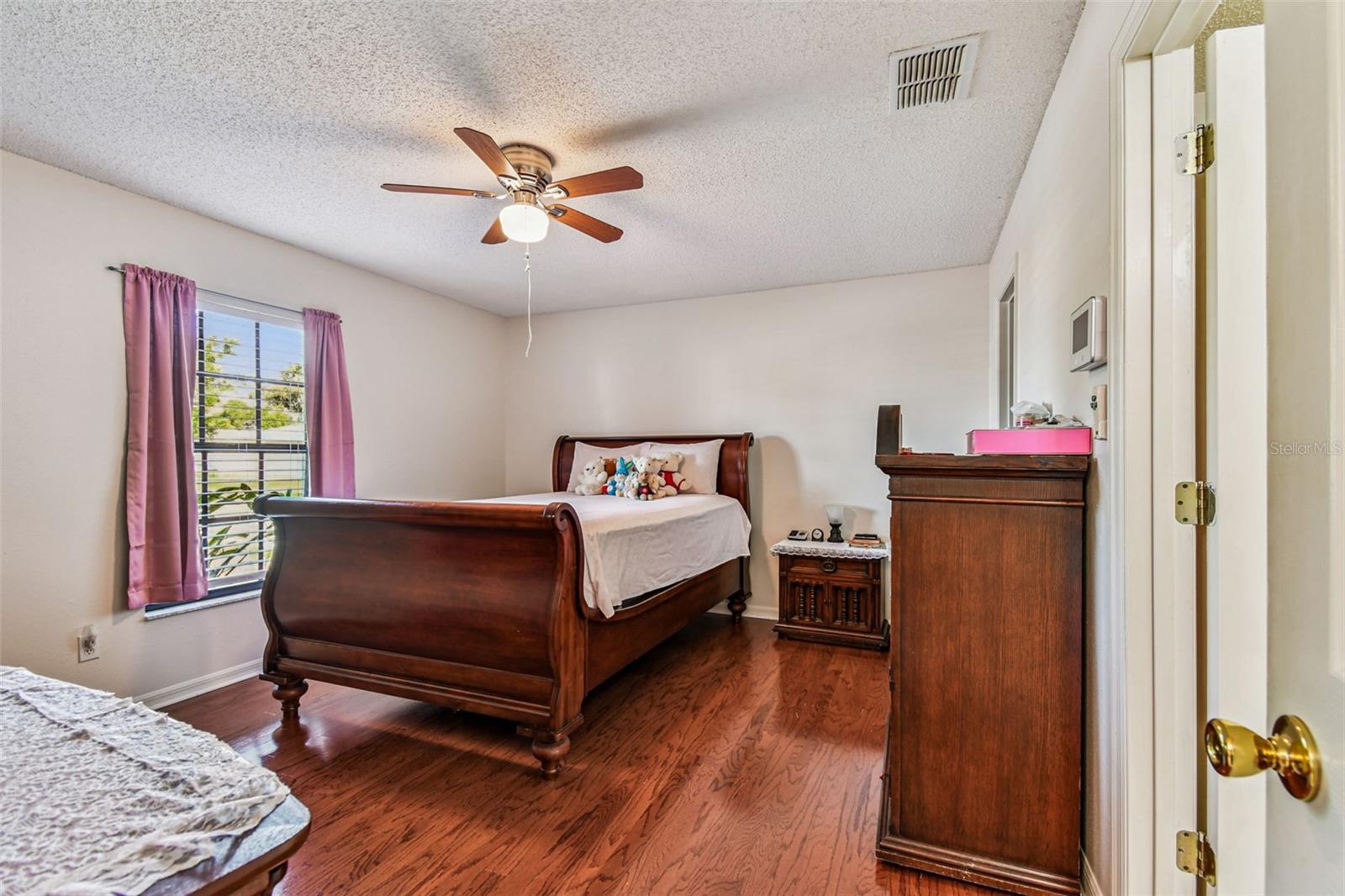 Image 11 of 28 For 460 48th Street S