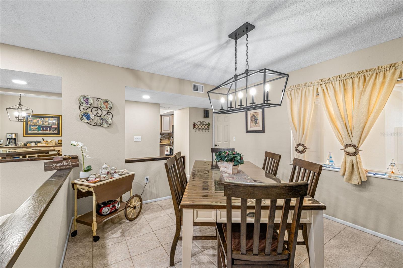 Image 16 of 42 For 468 Lakeview Drive 21
