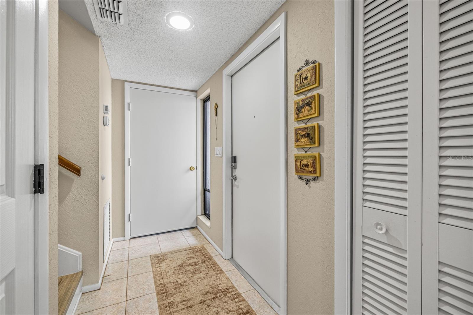 Image 7 of 42 For 468 Lakeview Drive 21