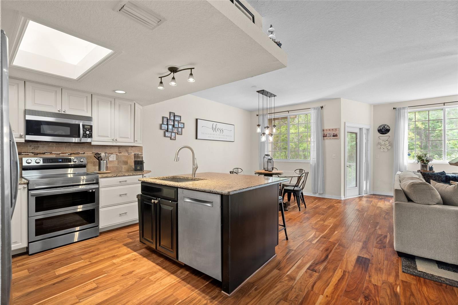 Image 4 of 48 For 3452 Primrose Way