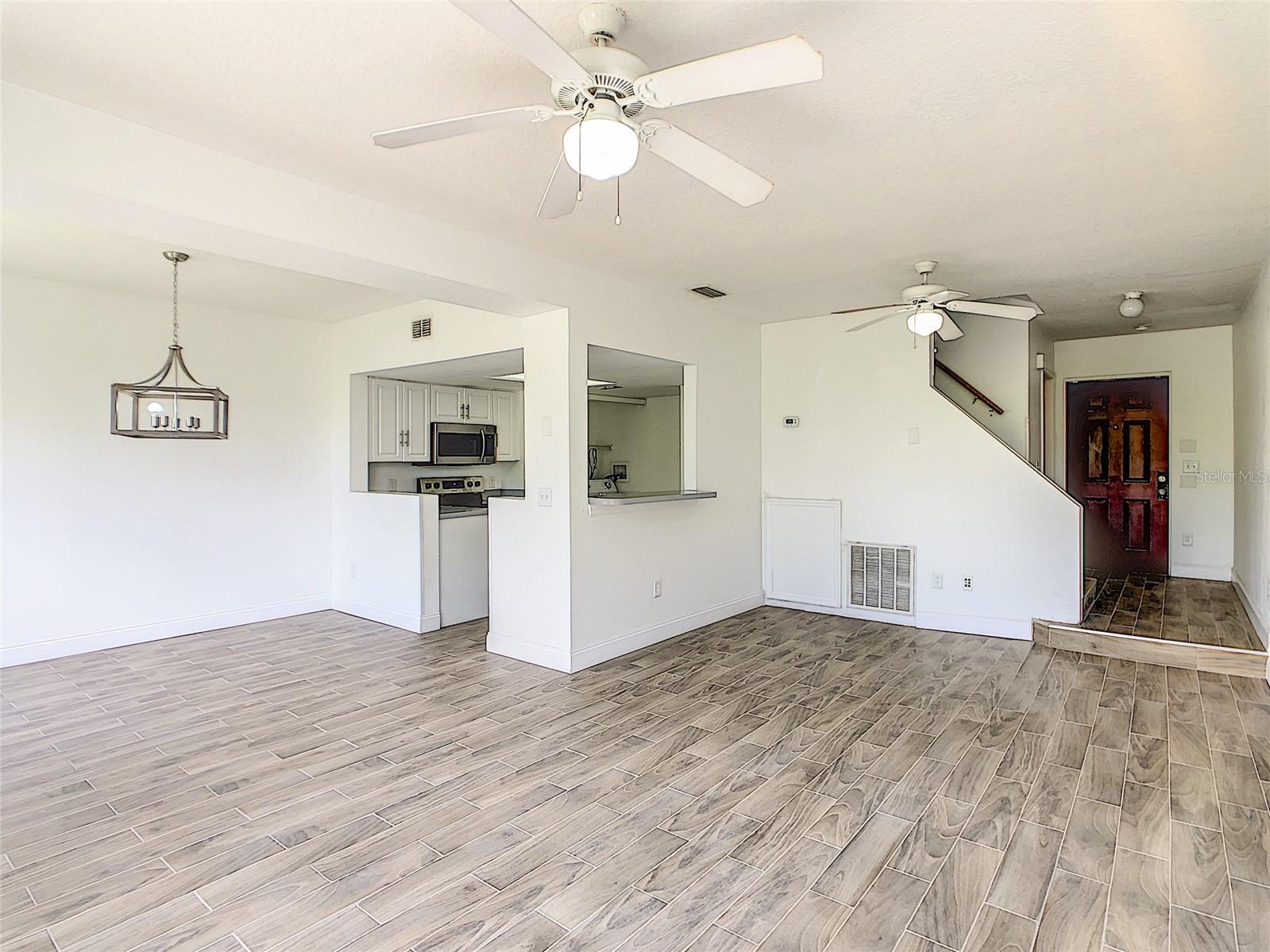 Image 26 of 57 For 111 Washington Palm Loop B Unit