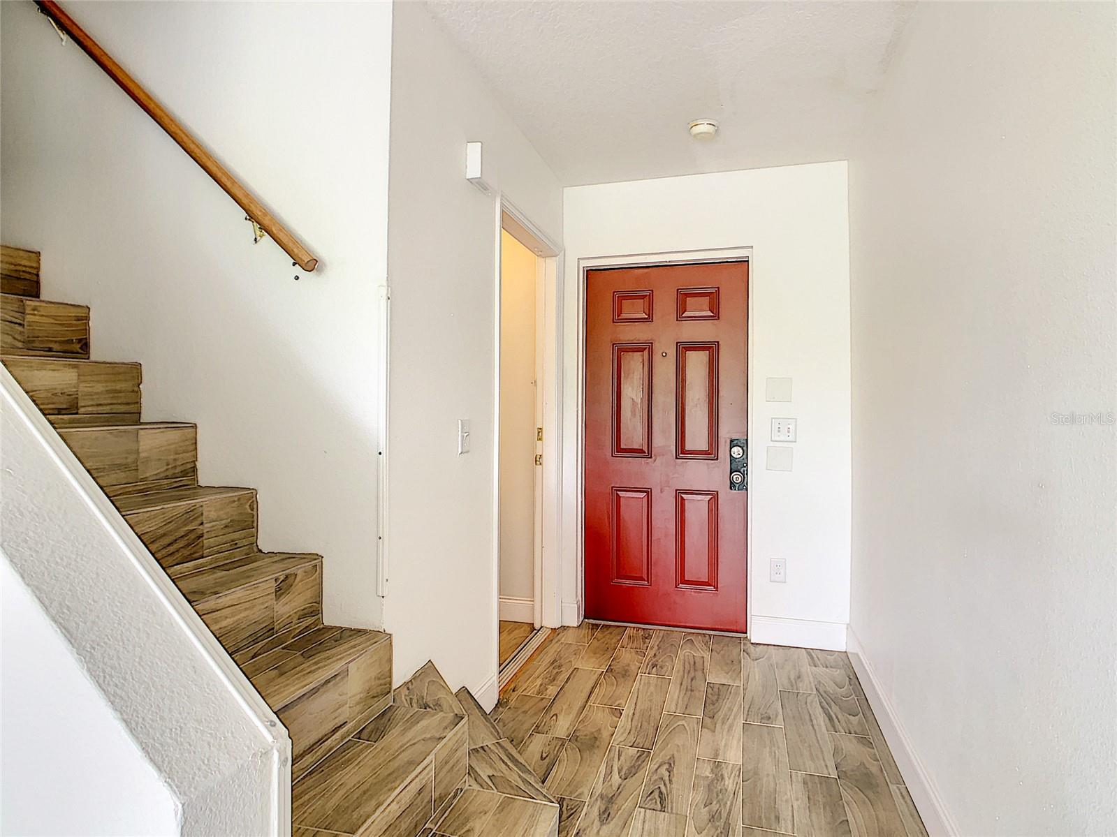 Image 3 of 57 For 111 Washington Palm Loop B Unit