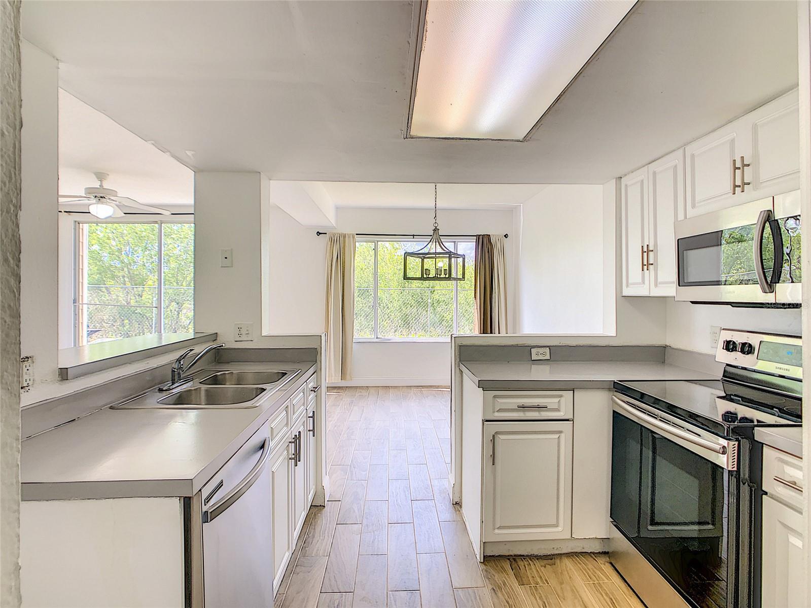 Image 31 of 57 For 111 Washington Palm Loop B Unit