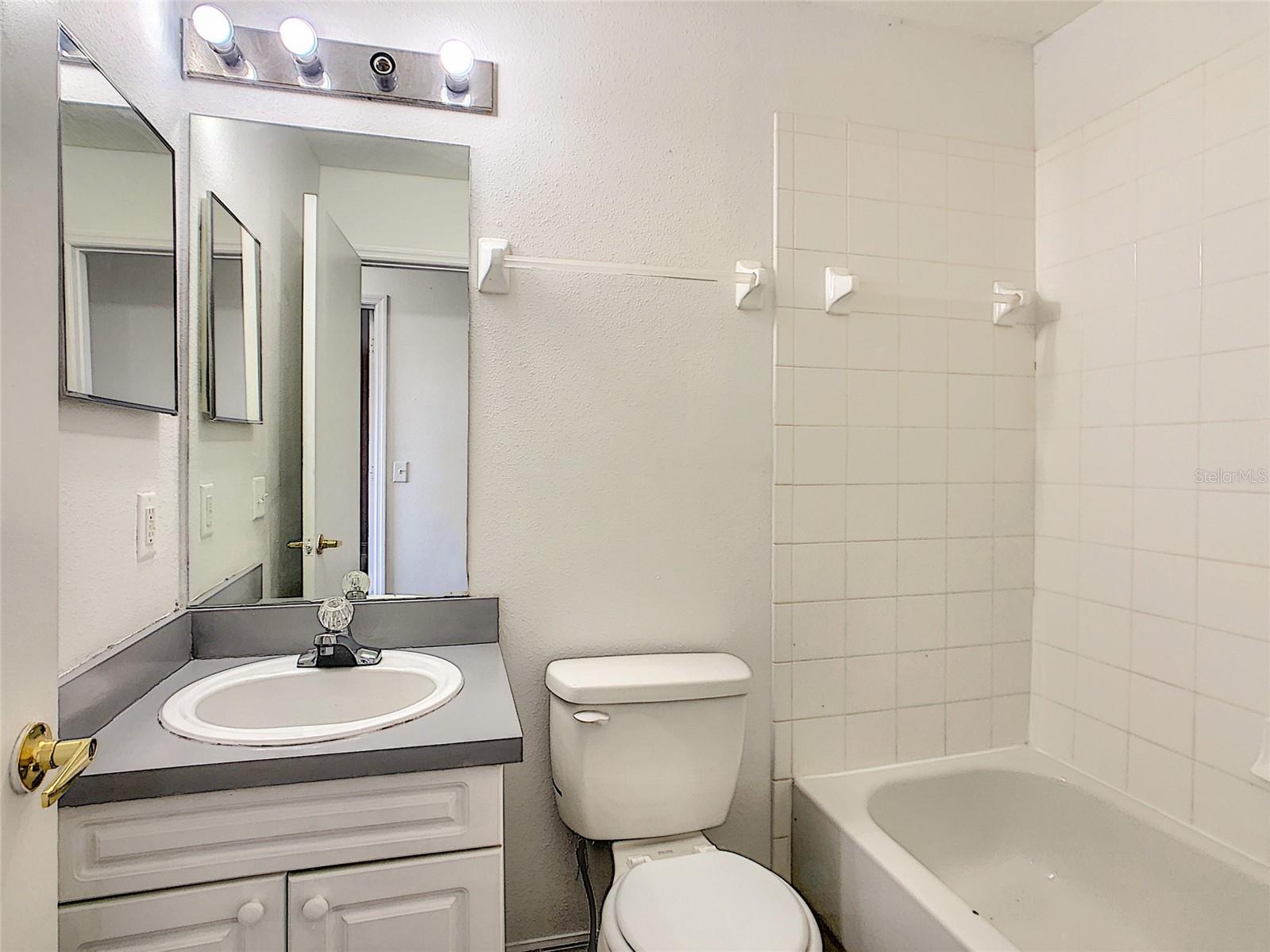 Image 40 of 57 For 111 Washington Palm Loop B Unit