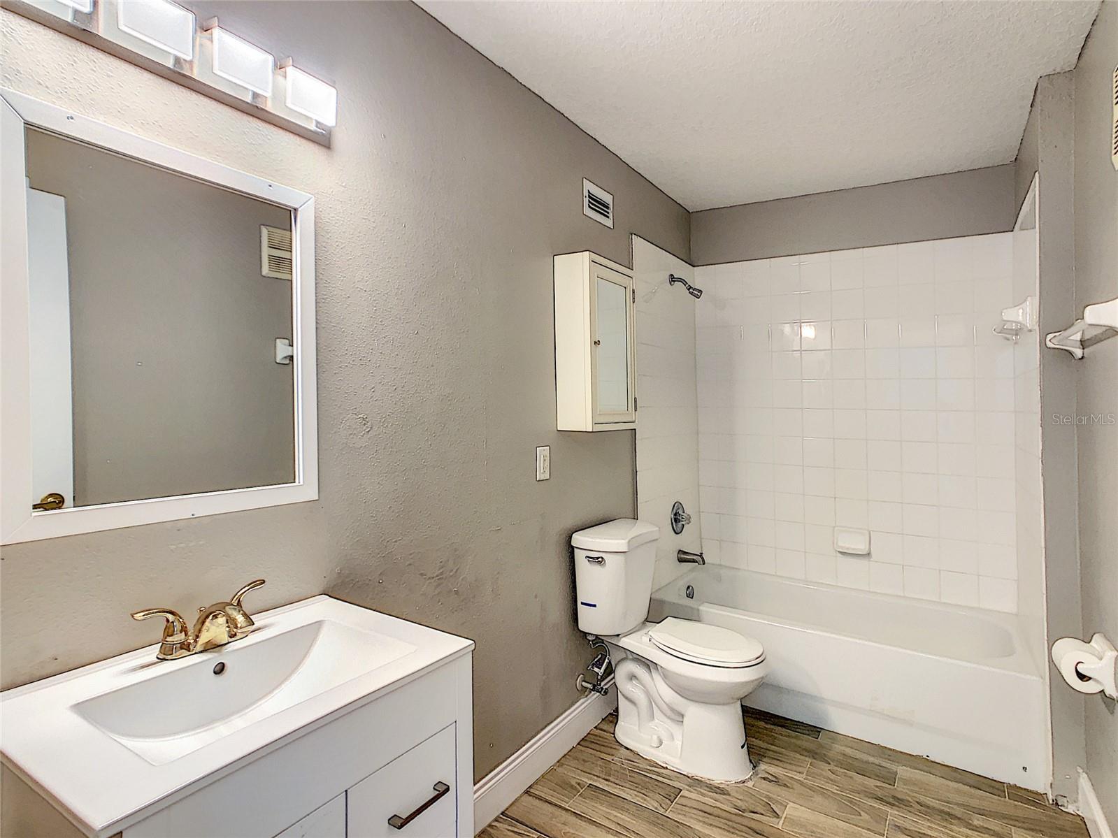 Image 48 of 57 For 111 Washington Palm Loop B Unit