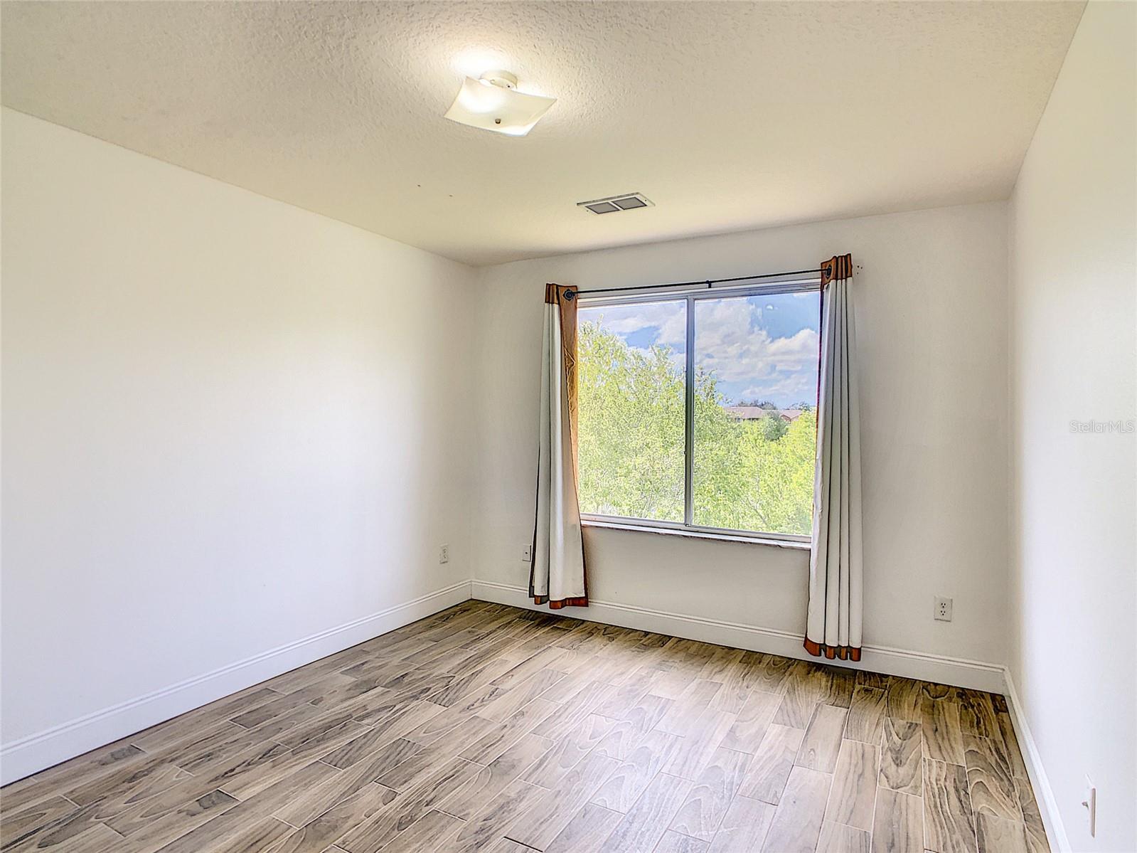 Image 5 of 57 For 111 Washington Palm Loop B Unit