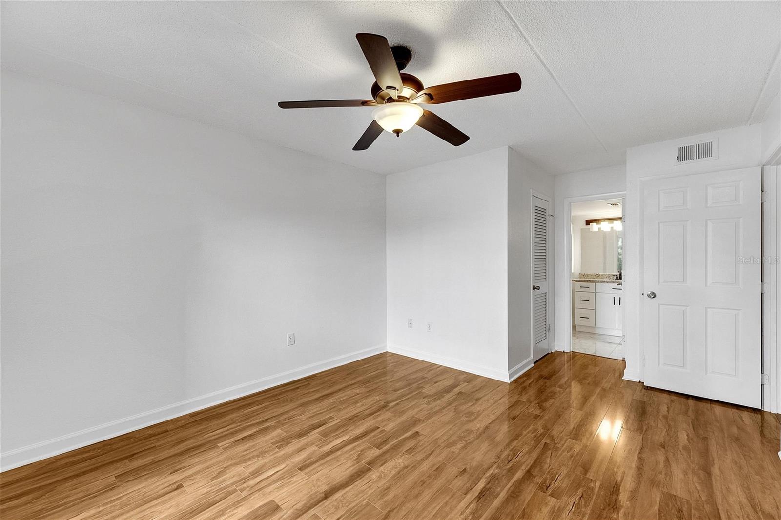 Image 19 of 30 For 5304 Kennedy Boulevard 106