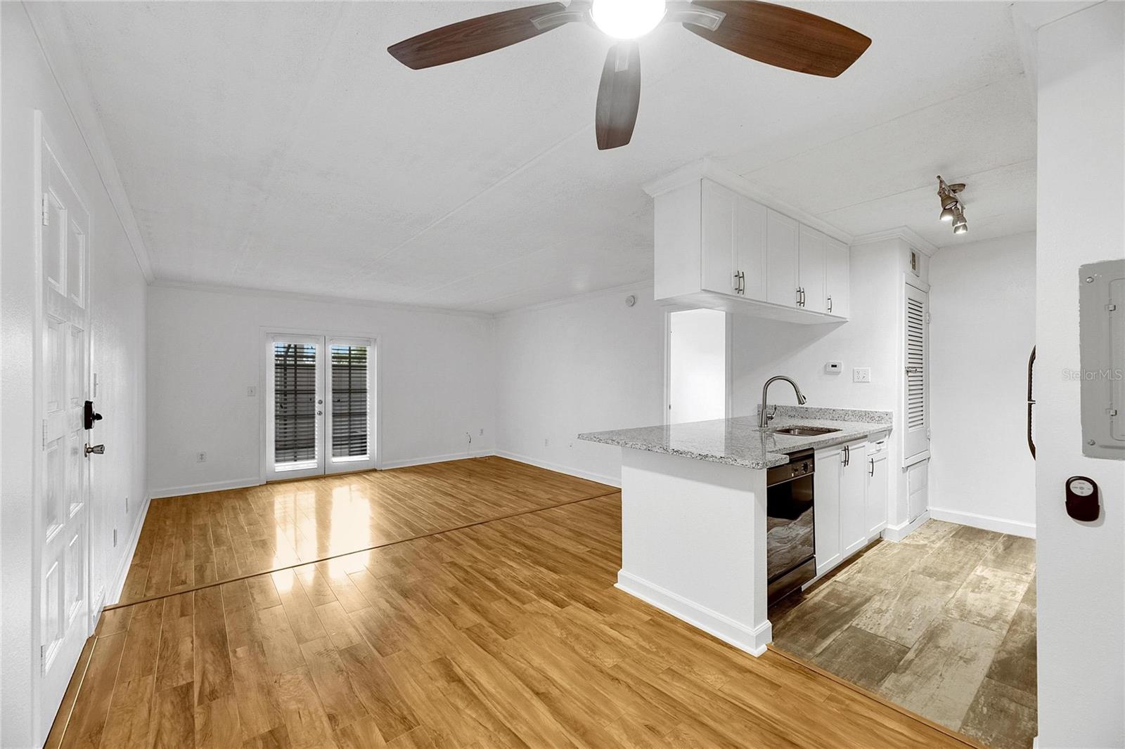 Image 4 of 30 For 5304 Kennedy Boulevard 106