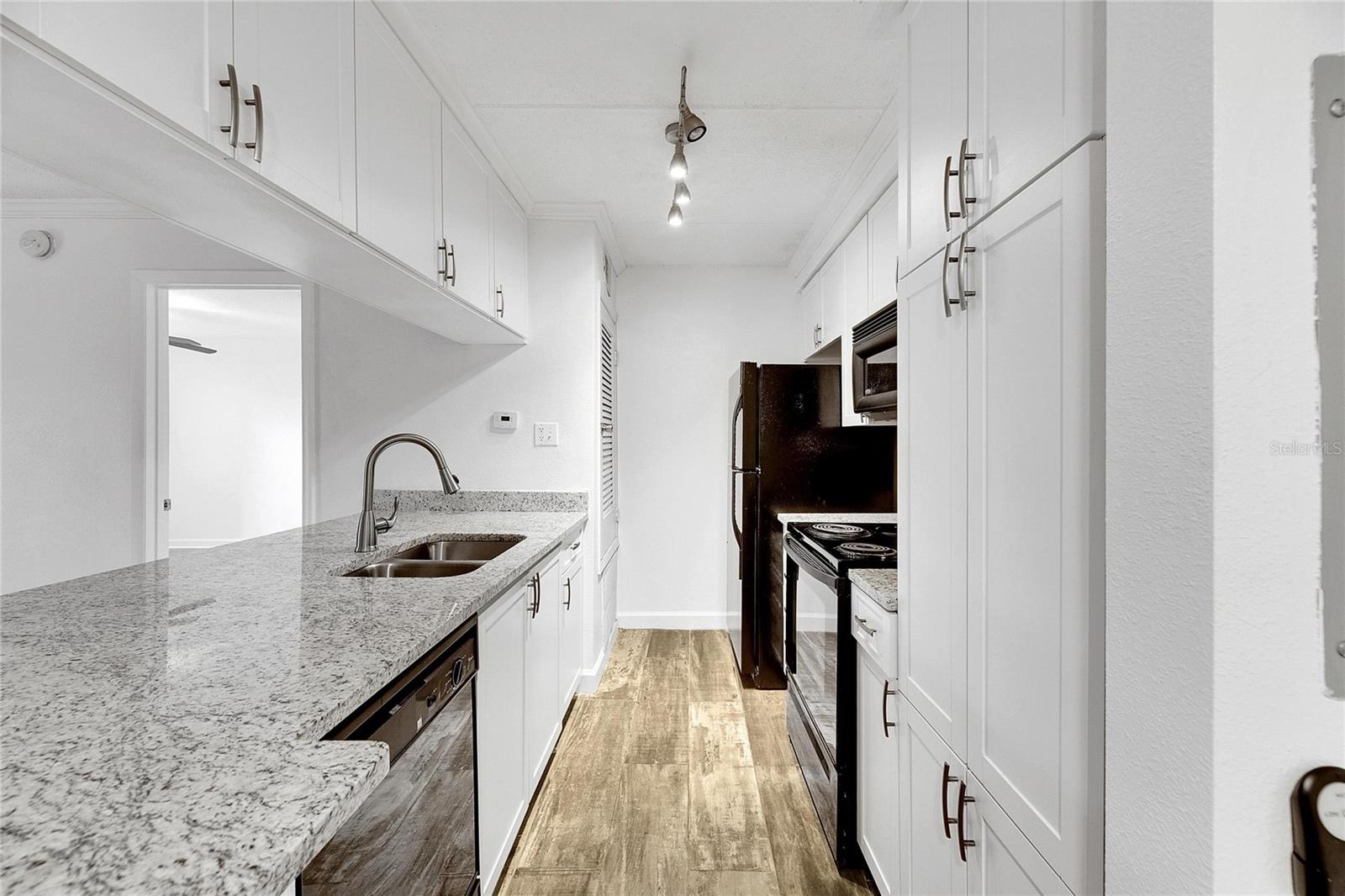 Image 6 of 30 For 5304 Kennedy Boulevard 106
