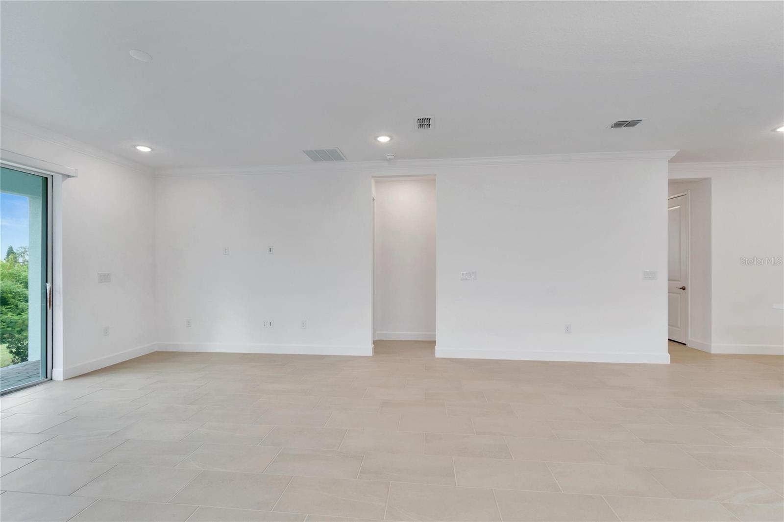 Image 18 of 65 For 943 Signet Drive