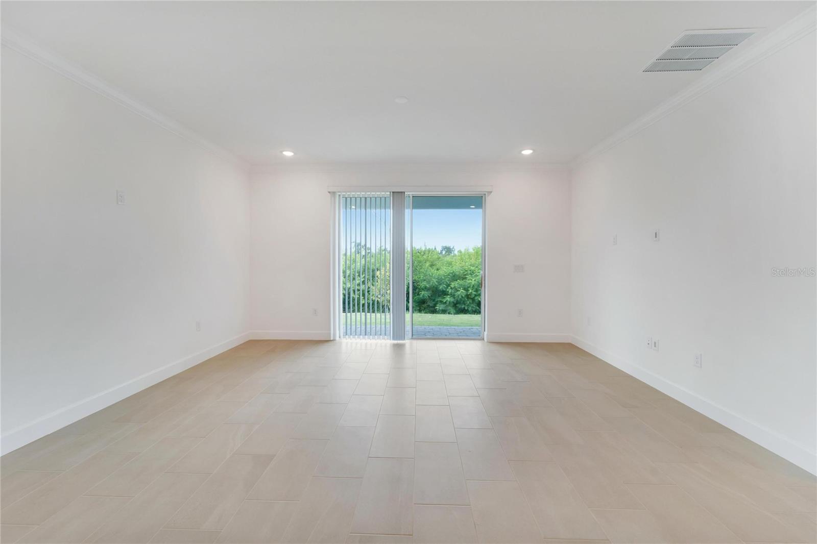 Image 19 of 65 For 943 Signet Drive