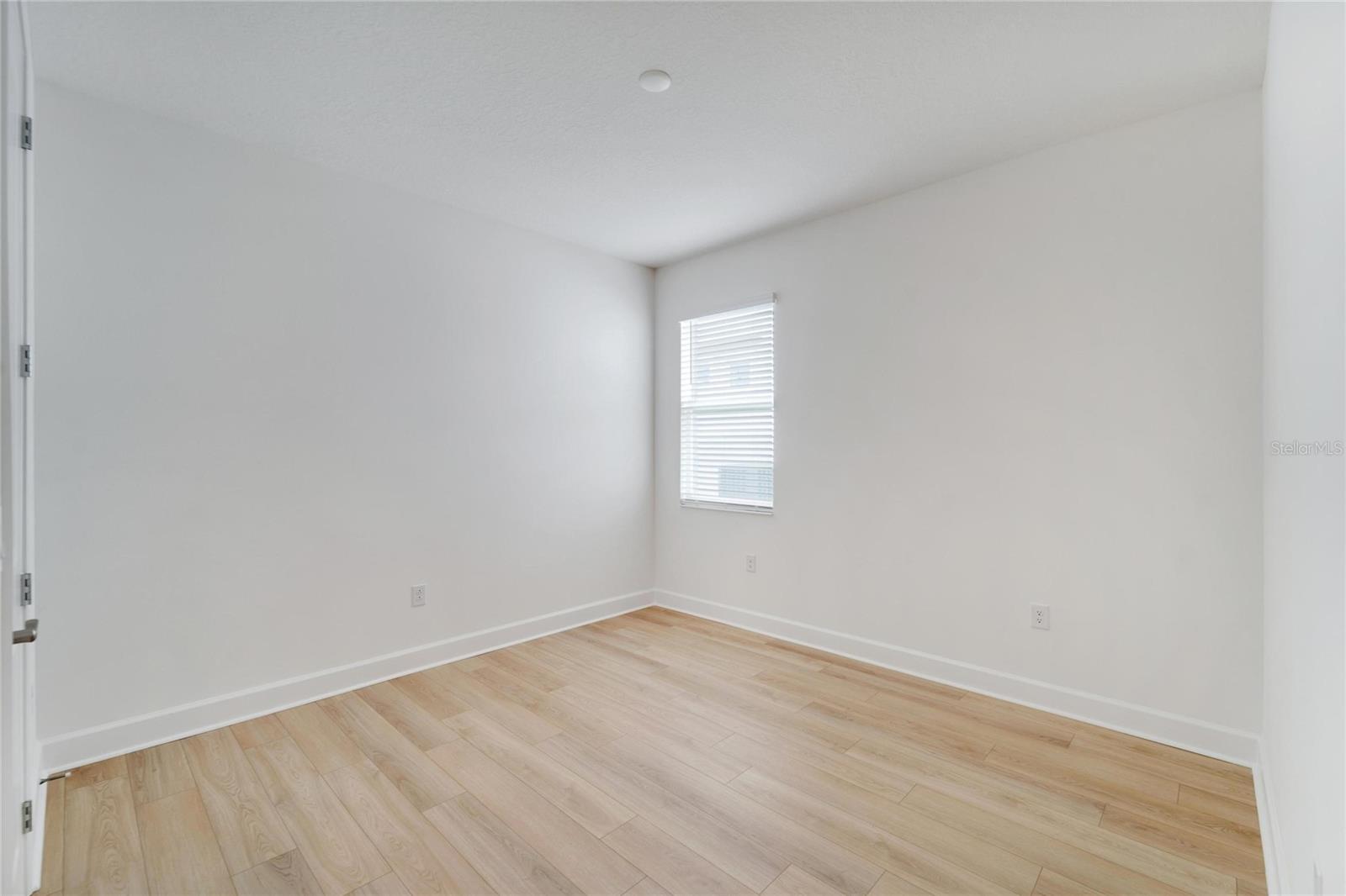 Image 35 of 65 For 943 Signet Drive