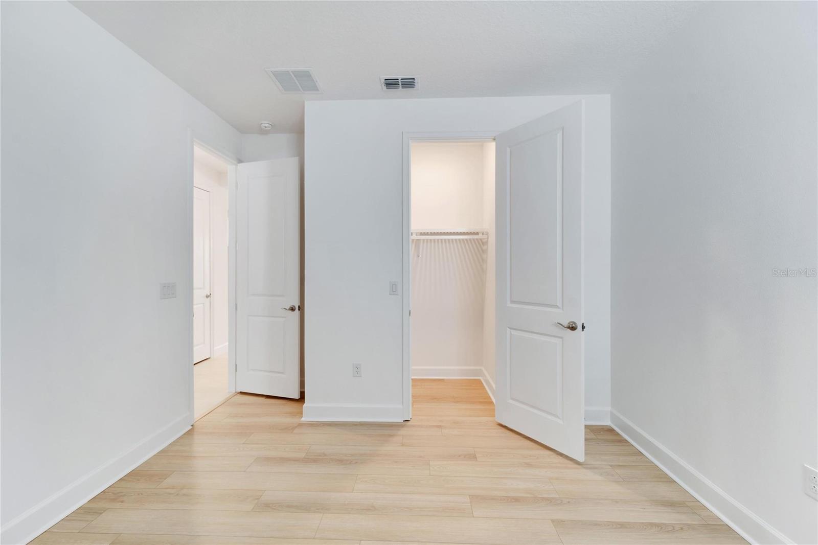 Image 36 of 65 For 943 Signet Drive