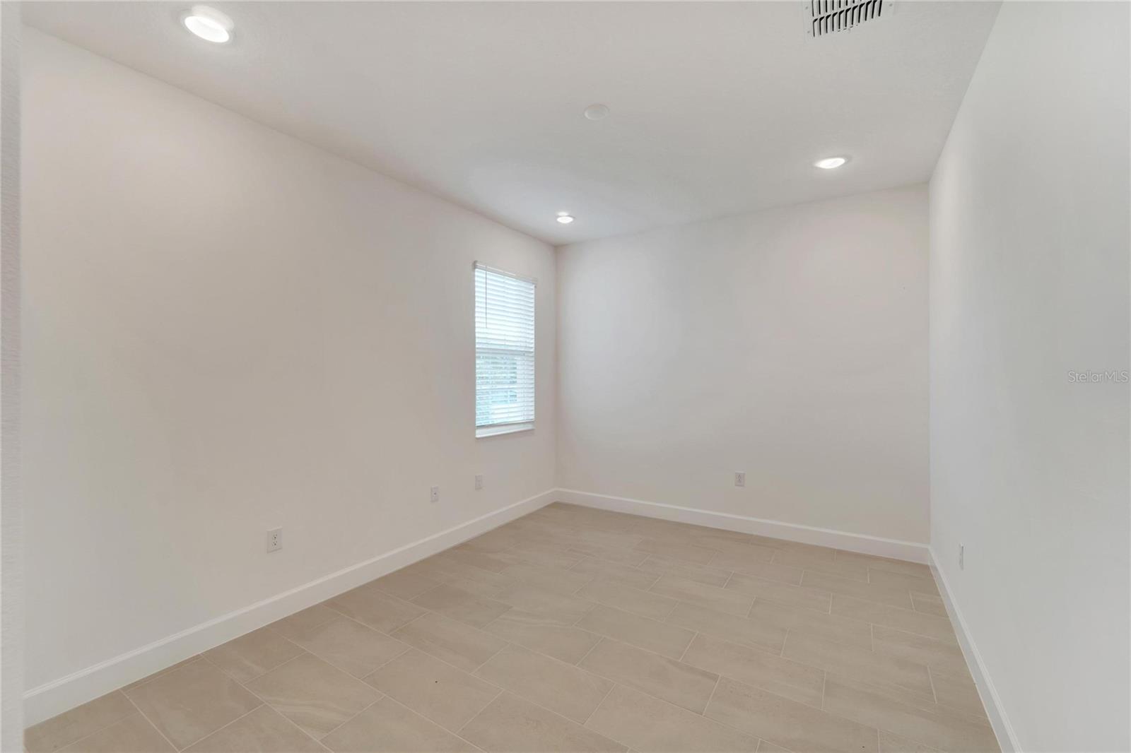 Image 7 of 65 For 943 Signet Drive
