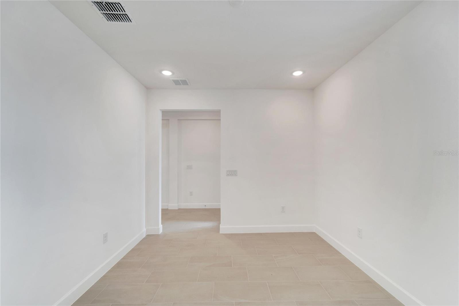 Image 8 of 65 For 943 Signet Drive
