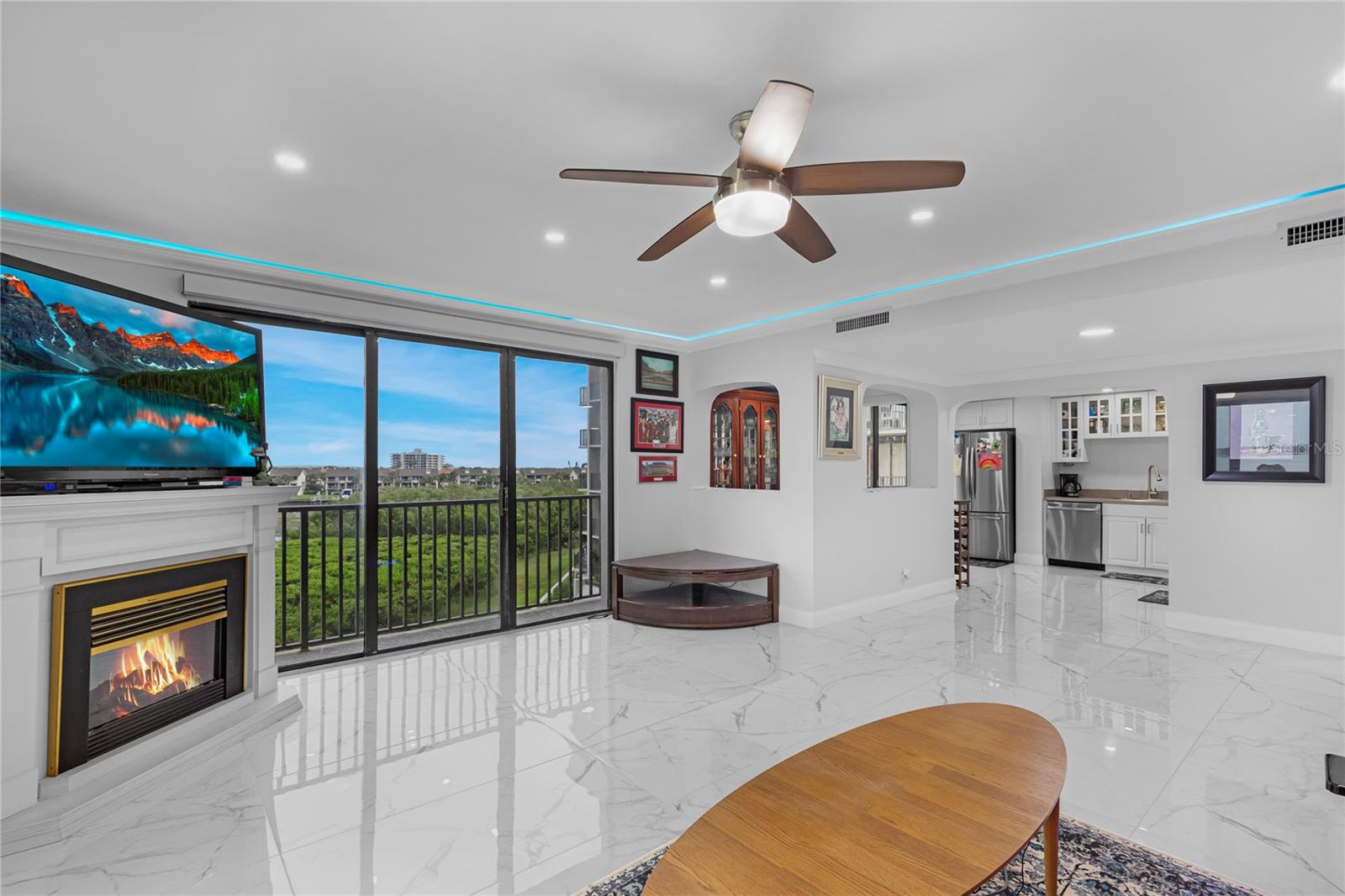 Image 11 of 37 For 1501 Gulf Boulevard 305