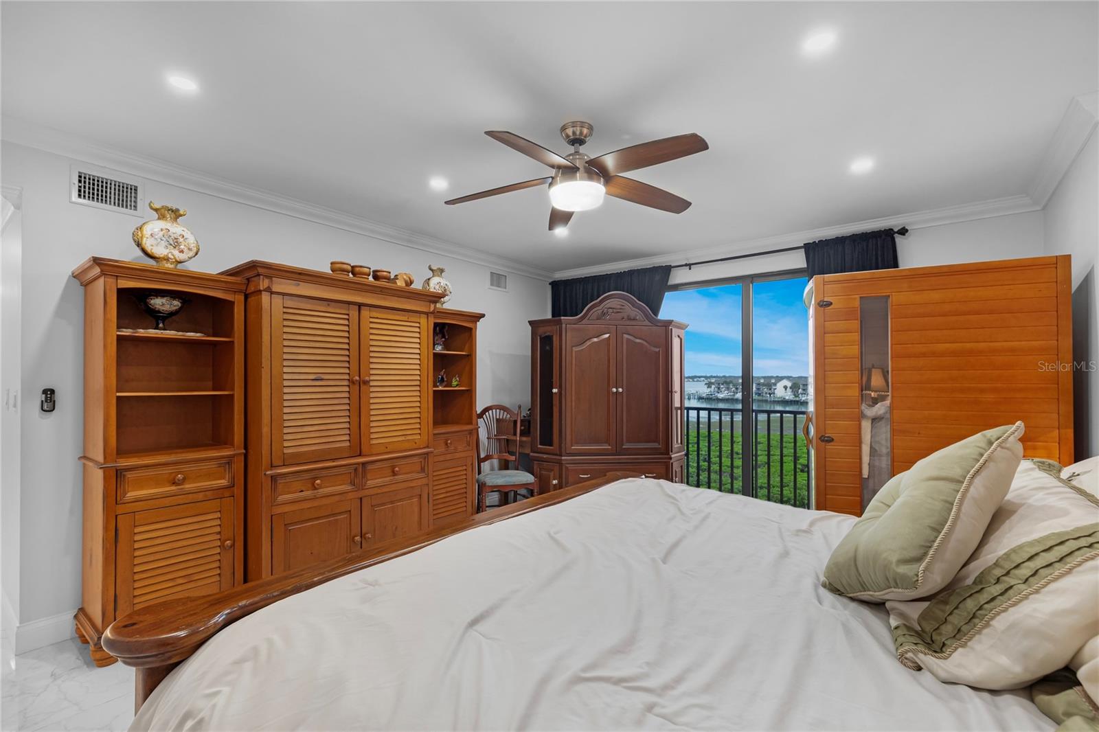 Image 18 of 37 For 1501 Gulf Boulevard 305