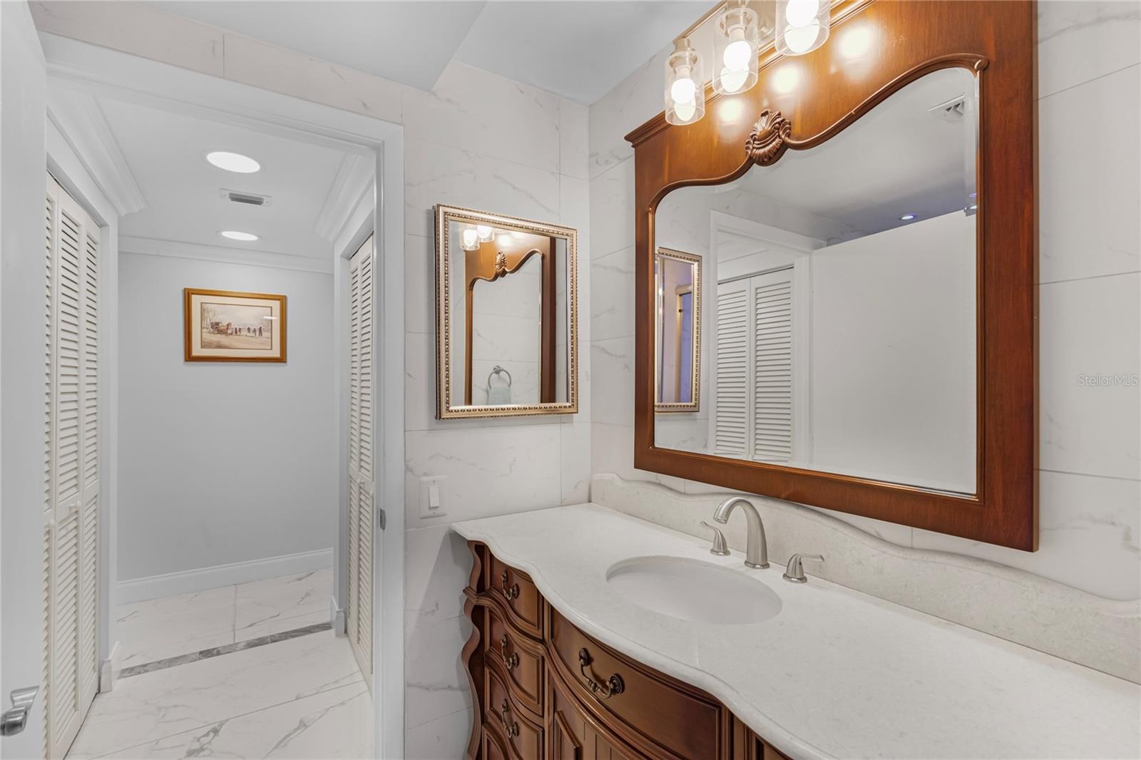 Image 20 of 37 For 1501 Gulf Boulevard 305