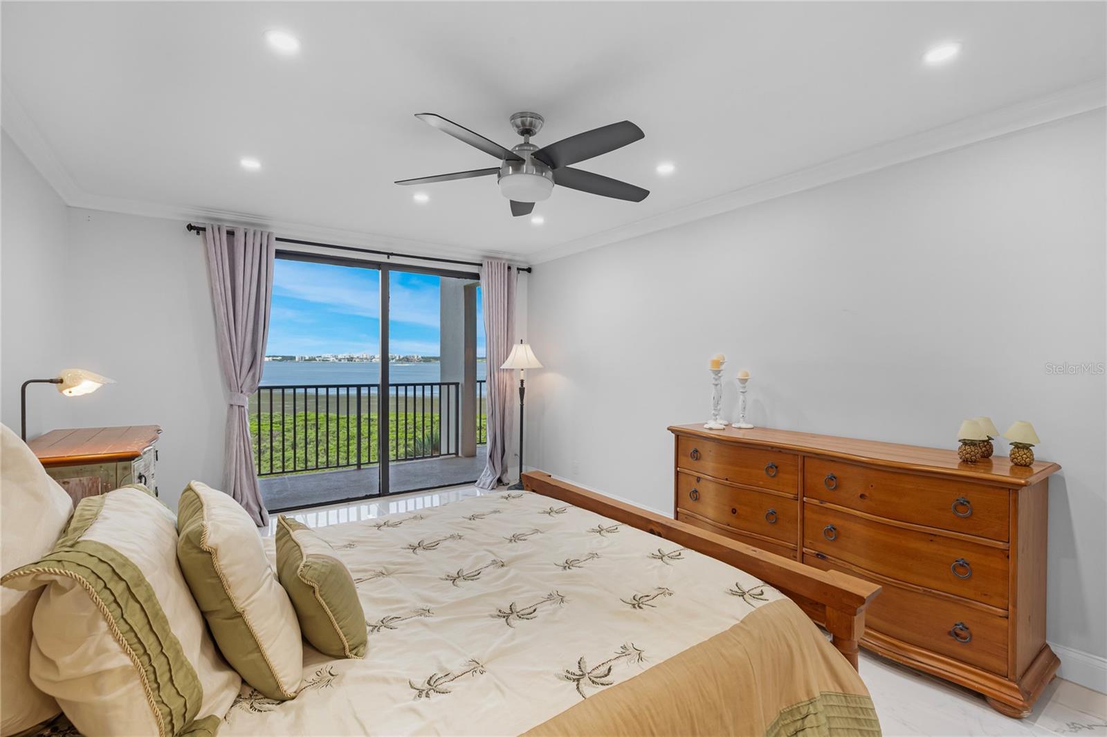 Image 22 of 37 For 1501 Gulf Boulevard 305