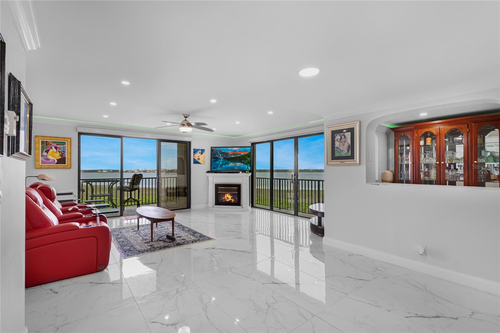 Image 5 of 37 For 1501 Gulf Boulevard 305