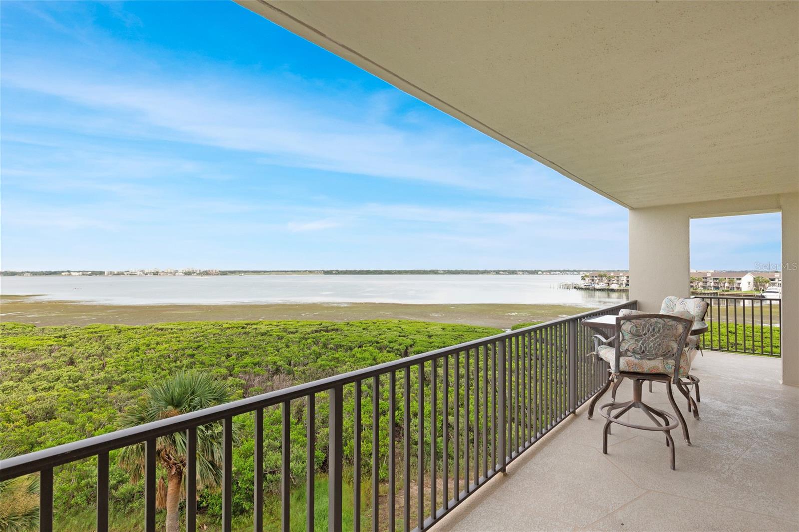 Image 9 of 37 For 1501 Gulf Boulevard 305