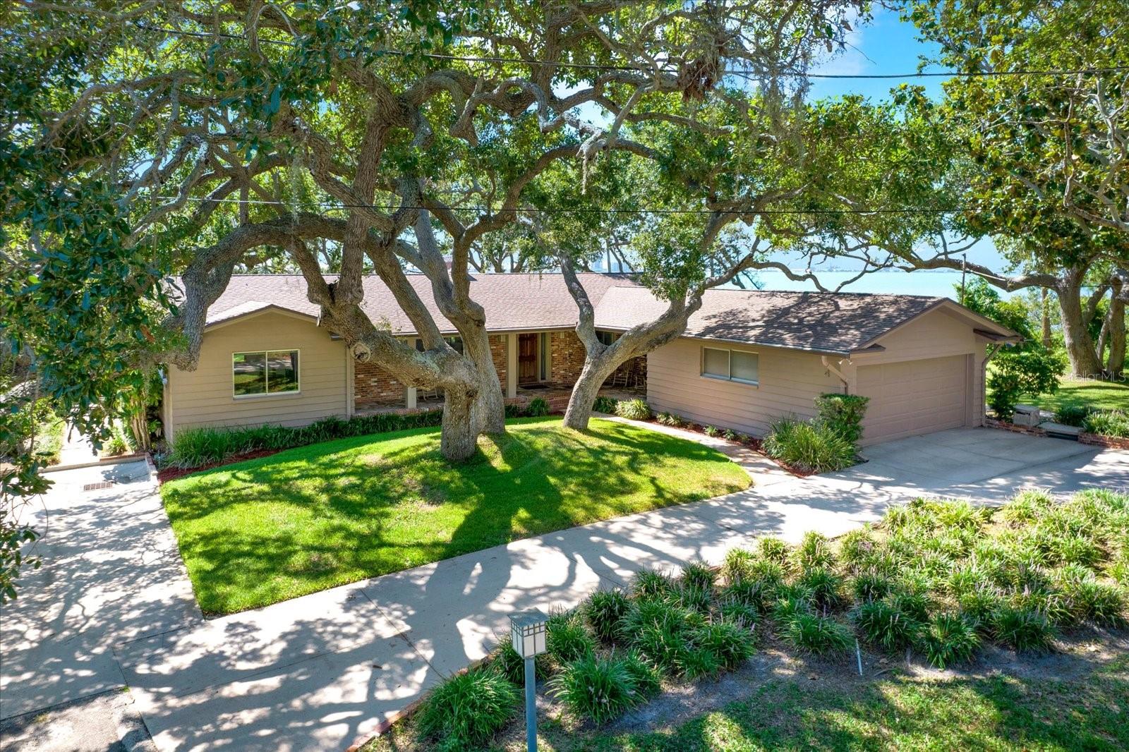Image 11 of 63 For 4 Baybrook Place