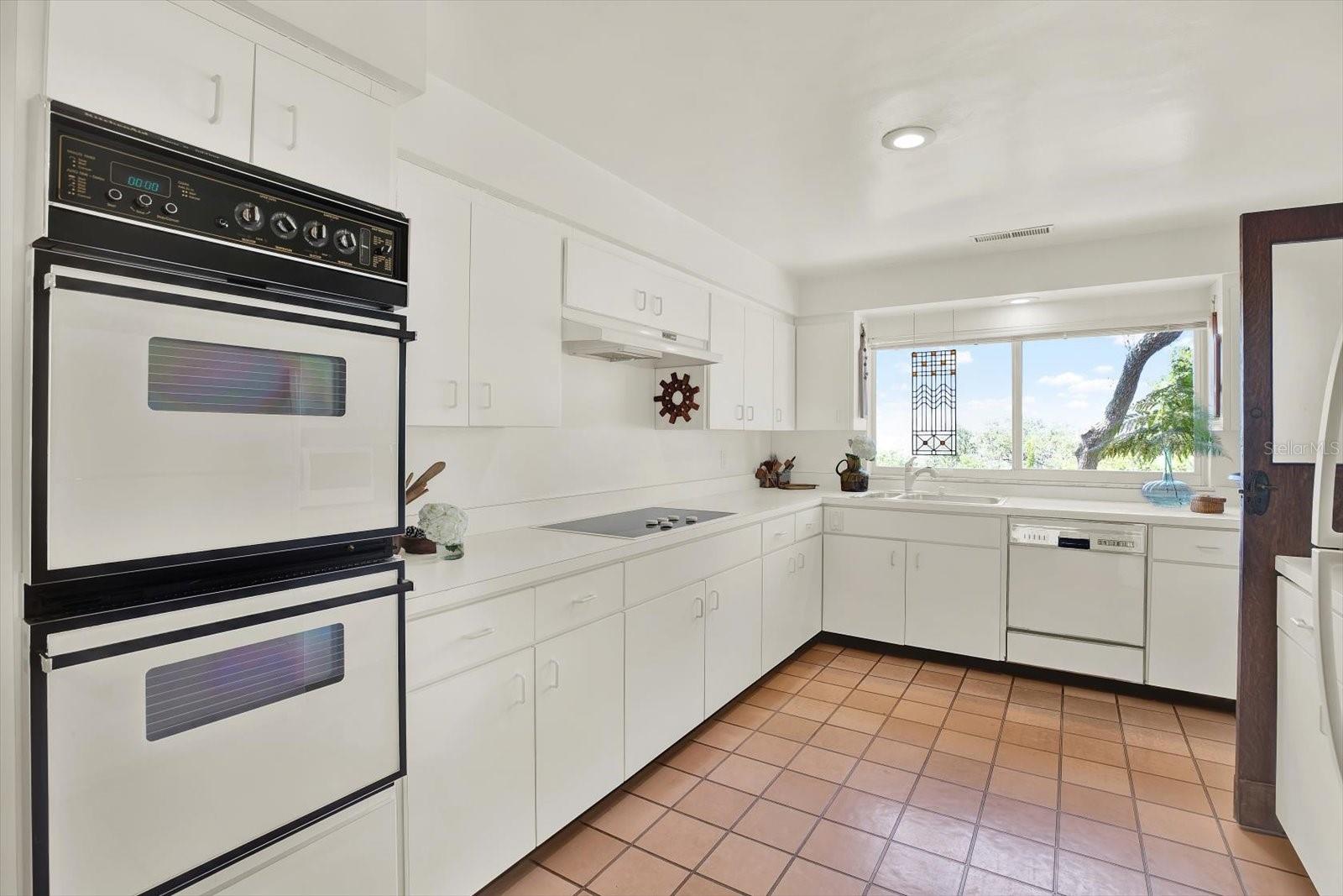 Image 28 of 63 For 4 Baybrook Place