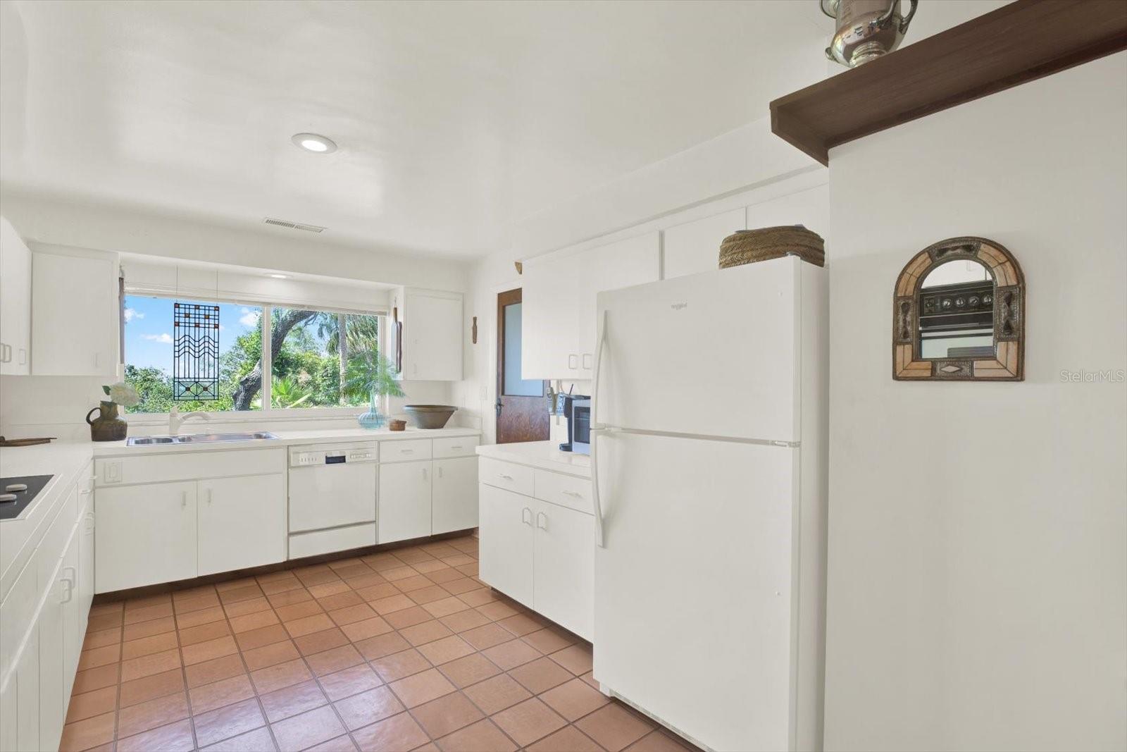Image 29 of 63 For 4 Baybrook Place