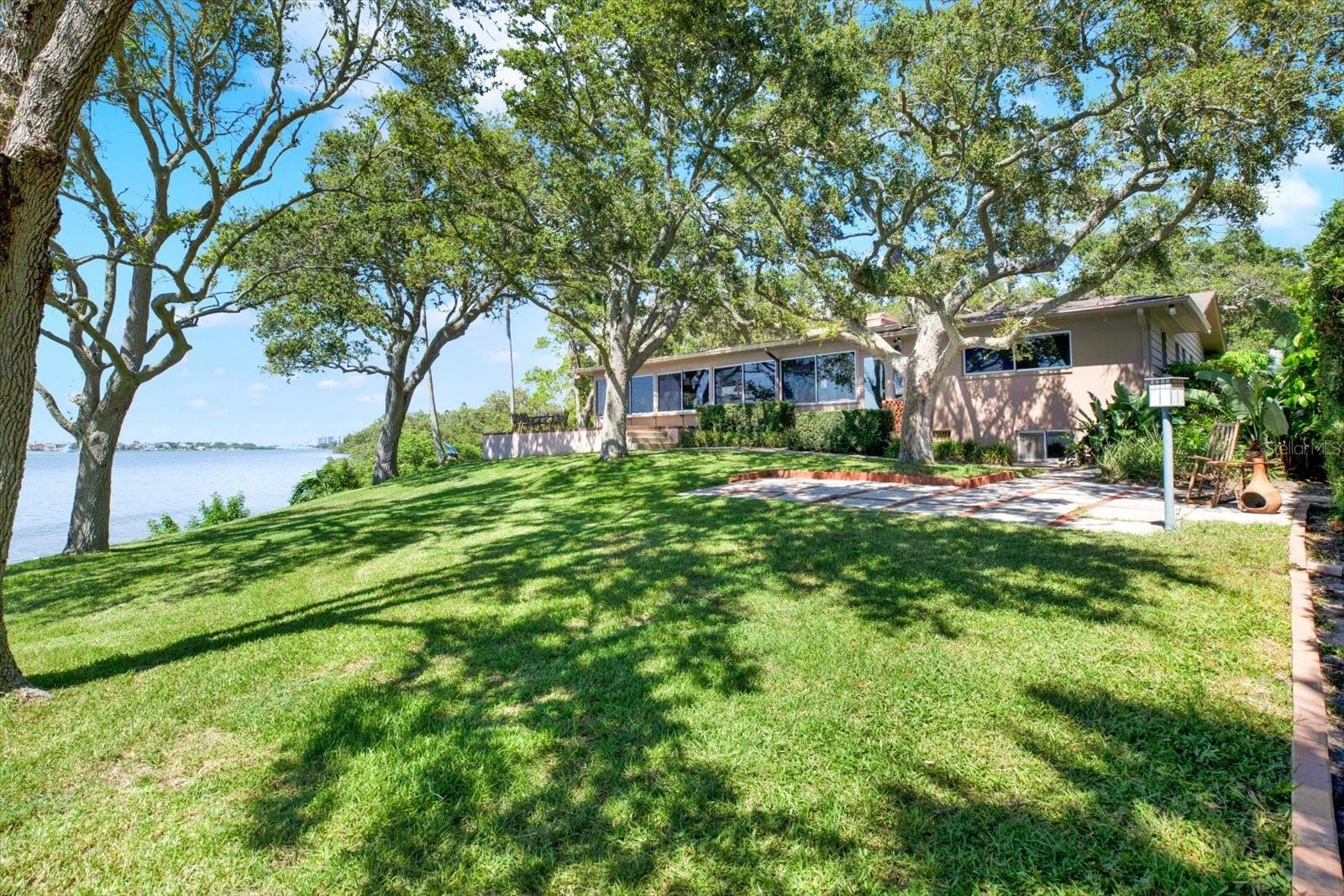 Image 6 of 63 For 4 Baybrook Place
