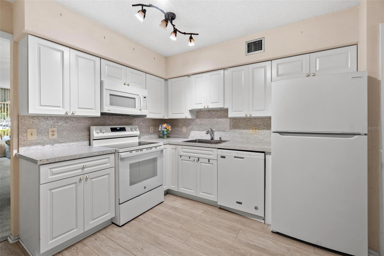 Image 7 of 77 For 2253 Norwegian Drive 17